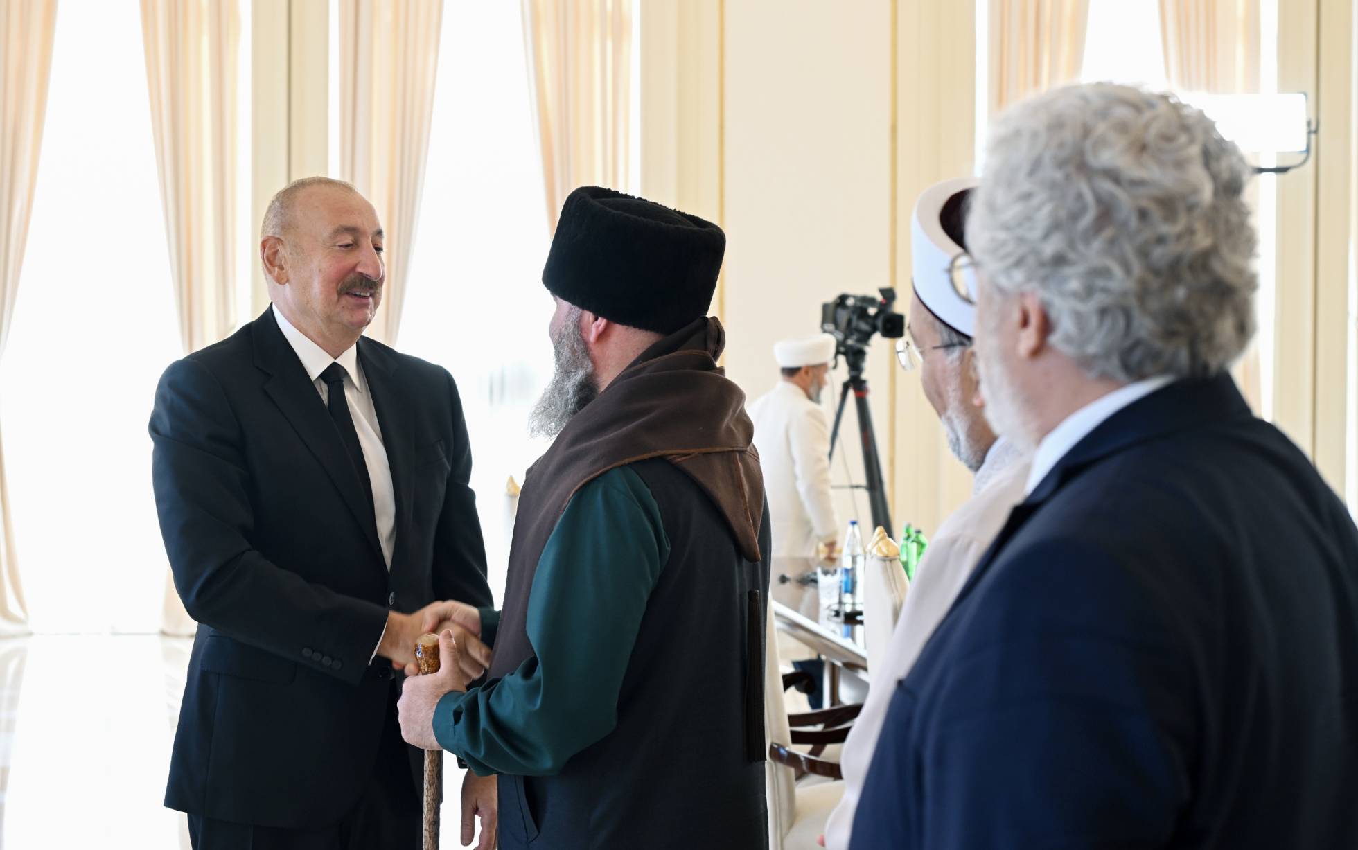 Prezident İlham Əliyev Bakıda keçirilən beynəlxalq konfransların iştirakçılarını qəbul edib - Image 36