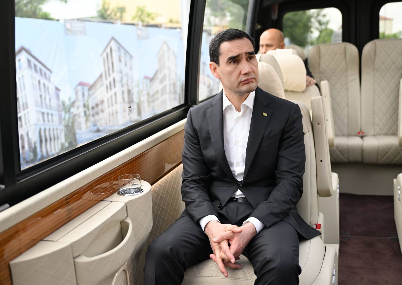 Azərbaycan və Türkmənistan prezidentləri Şuşa məscidində tikinti işlərinin gedişi ilə tanış olublar - Image 9