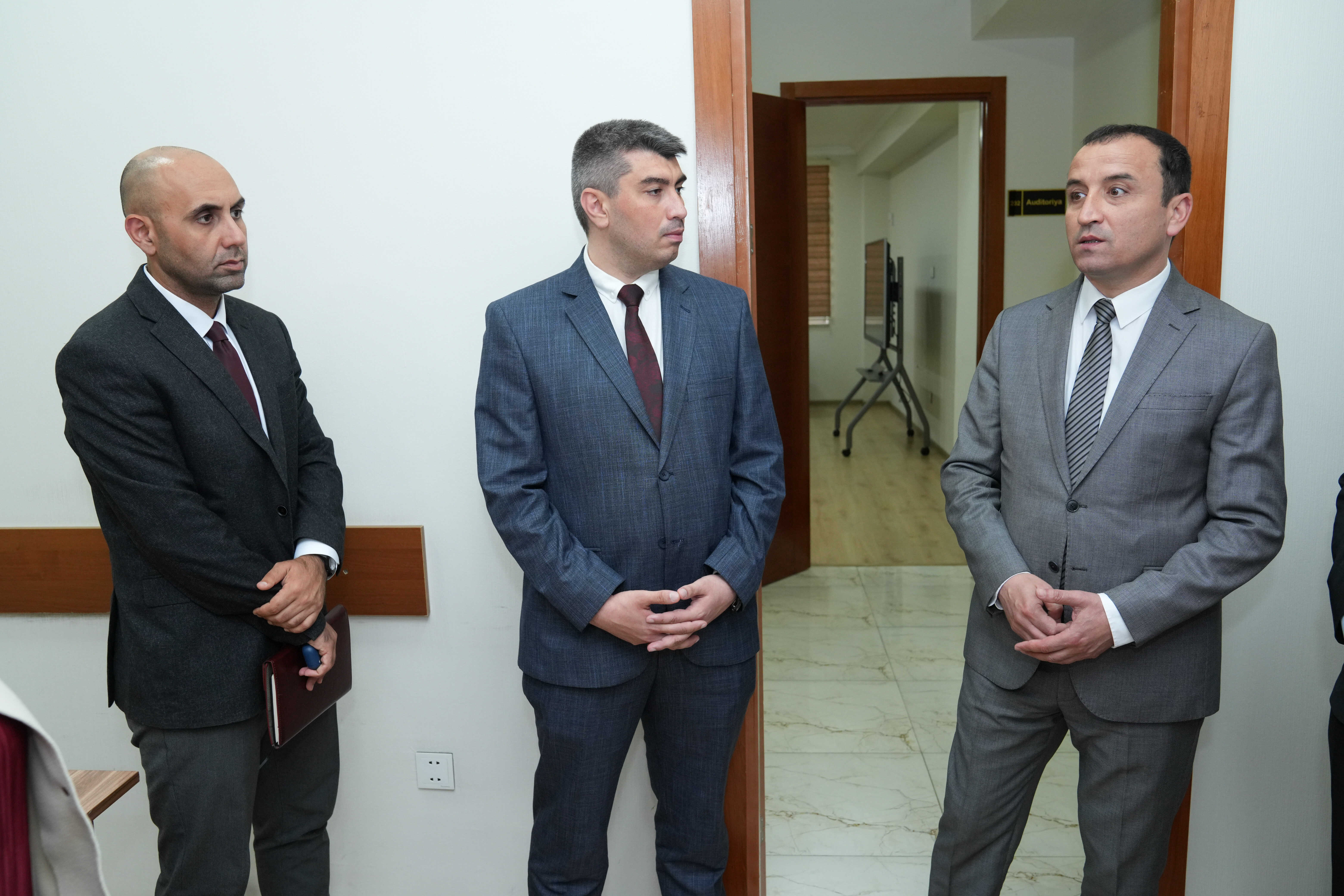Dövlət Komitəsi yanında İctimai Şuranın üzvləri Azərbaycan İlahiyyat İnstitutu və Bakı İlahiyyat kollecində olublar - Image 1