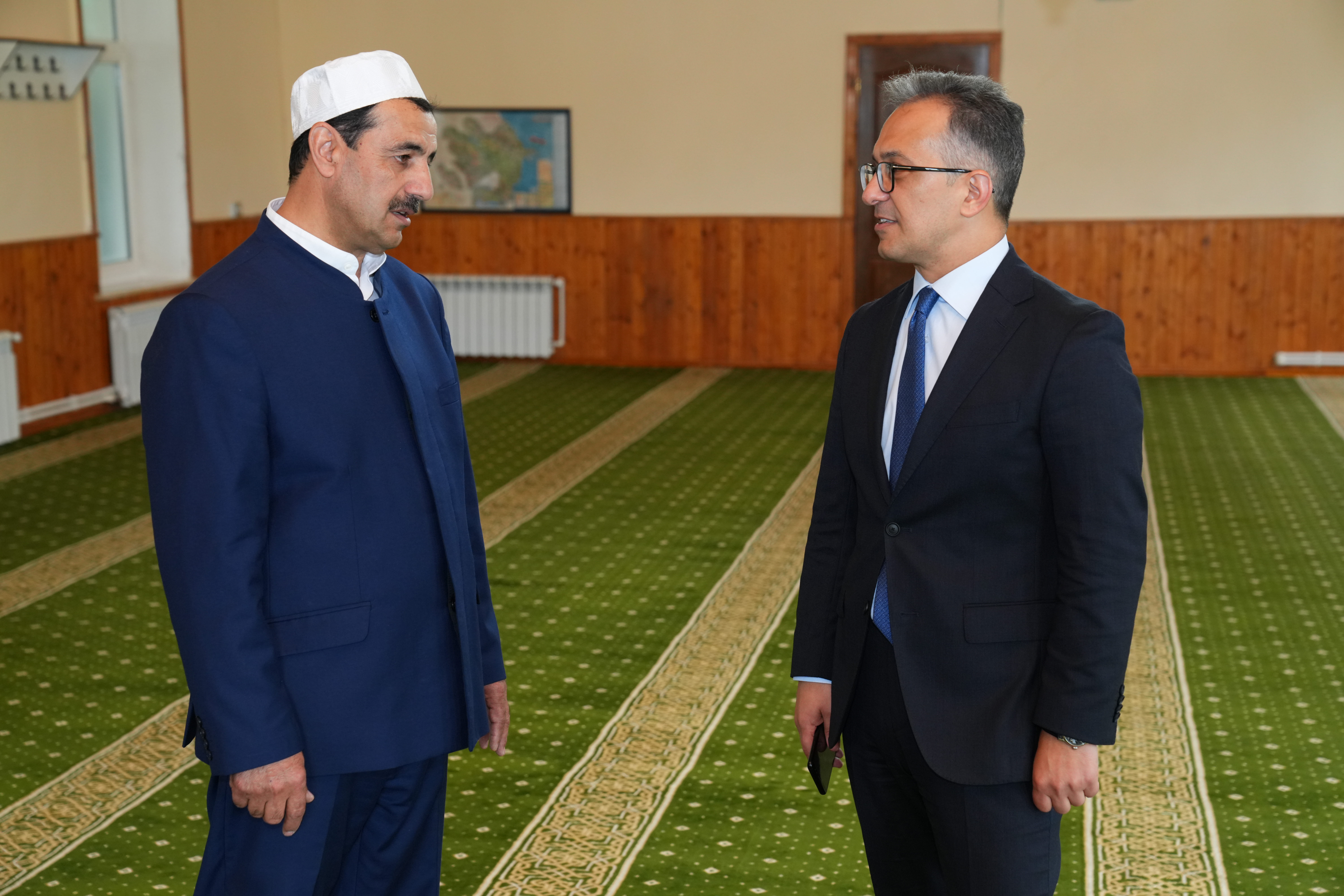 Komitə sədri Oğuz rayonununda dini ibadət yerlərini ziyarət edib - Image 14