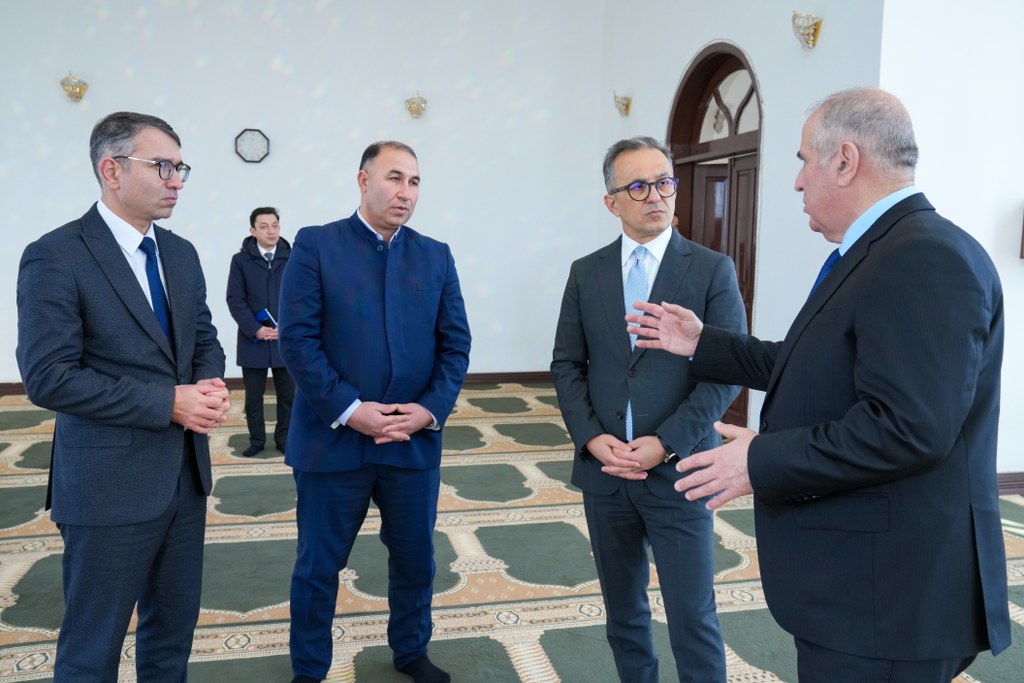 Dövlət Komitəsinin sədri Qobustanda yerləşən dini ibadət yerlərinin fəaliyyəti ilə tanış olub - Image 9