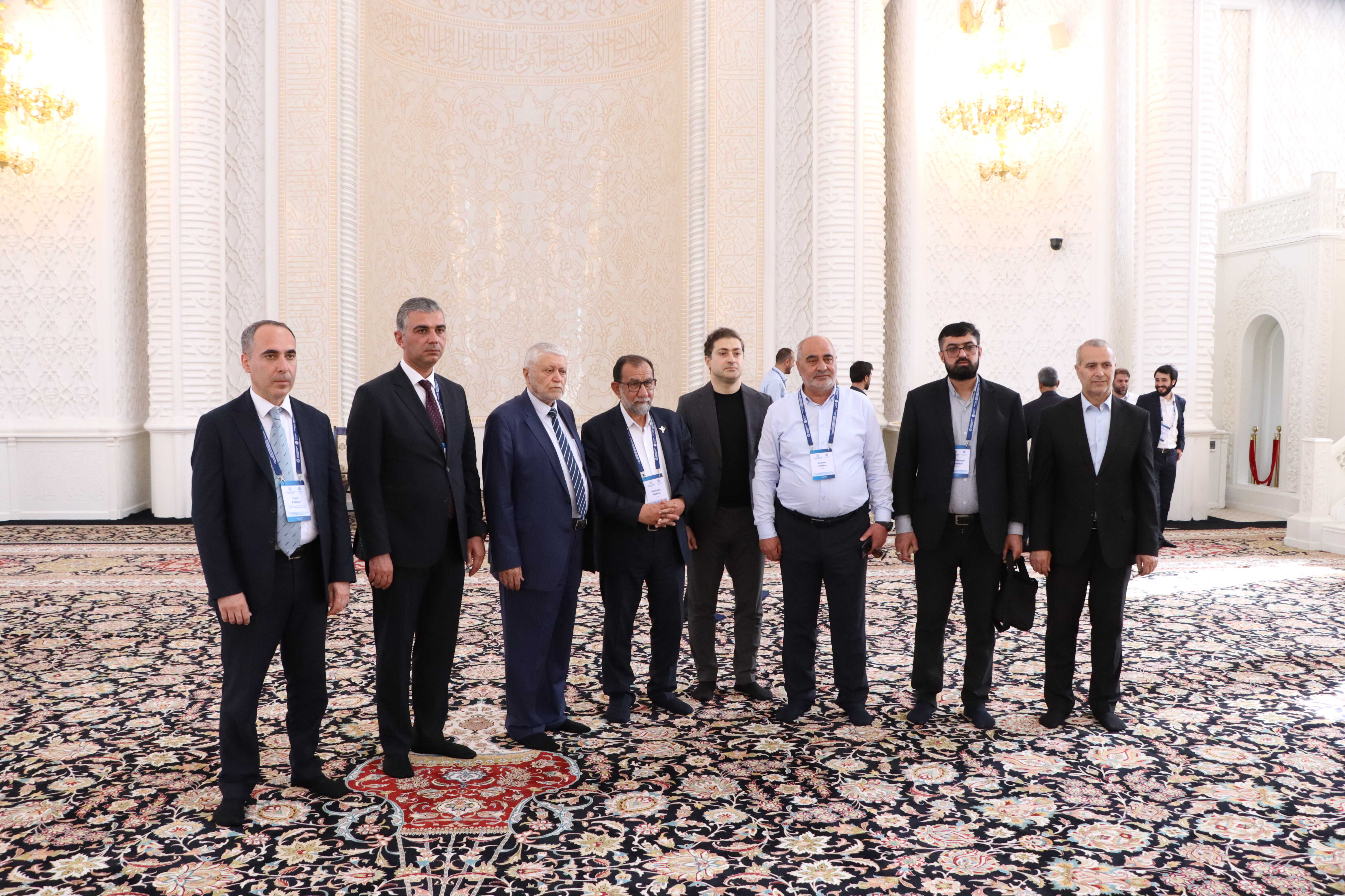 Azərbaycanda səfərdə olan din xadimləri Bakıda bir sıra ibadətgahların fəaliyyəti ilə tanış olublar - Image 3