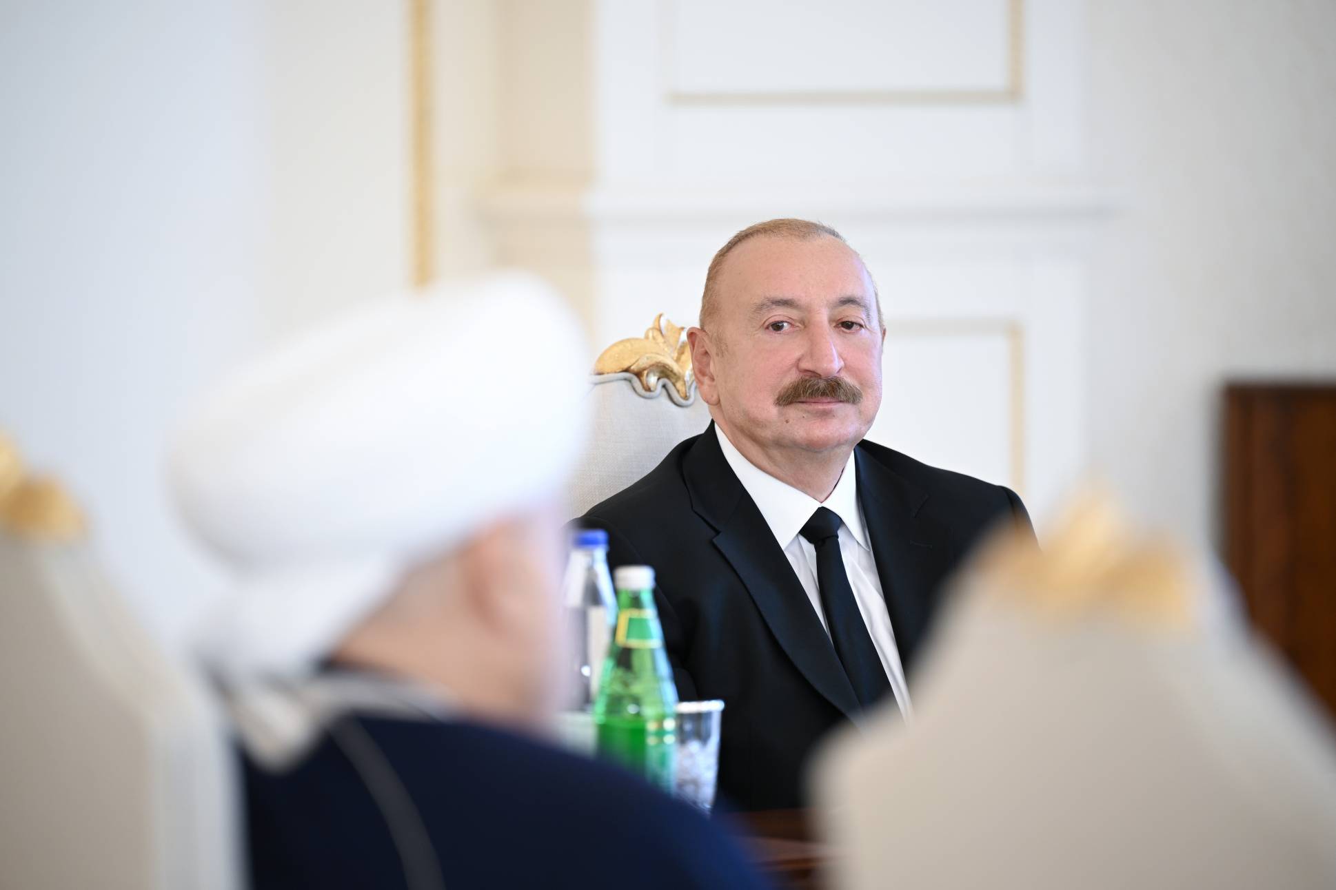 Prezident İlham Əliyev Bakıda keçirilən beynəlxalq konfransların iştirakçılarını qəbul edib - Image 16