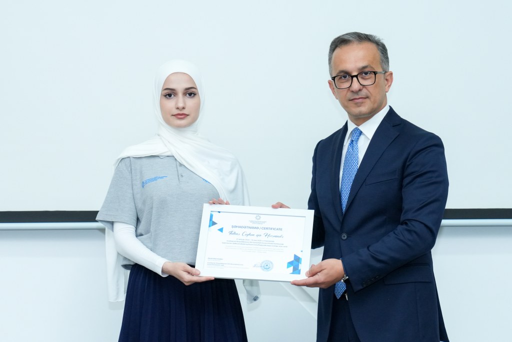 Dövlət Komitəsində təcrübə keçmiş AMİN könüllülərinə sertifikatlar təqdim olunub - Image 13