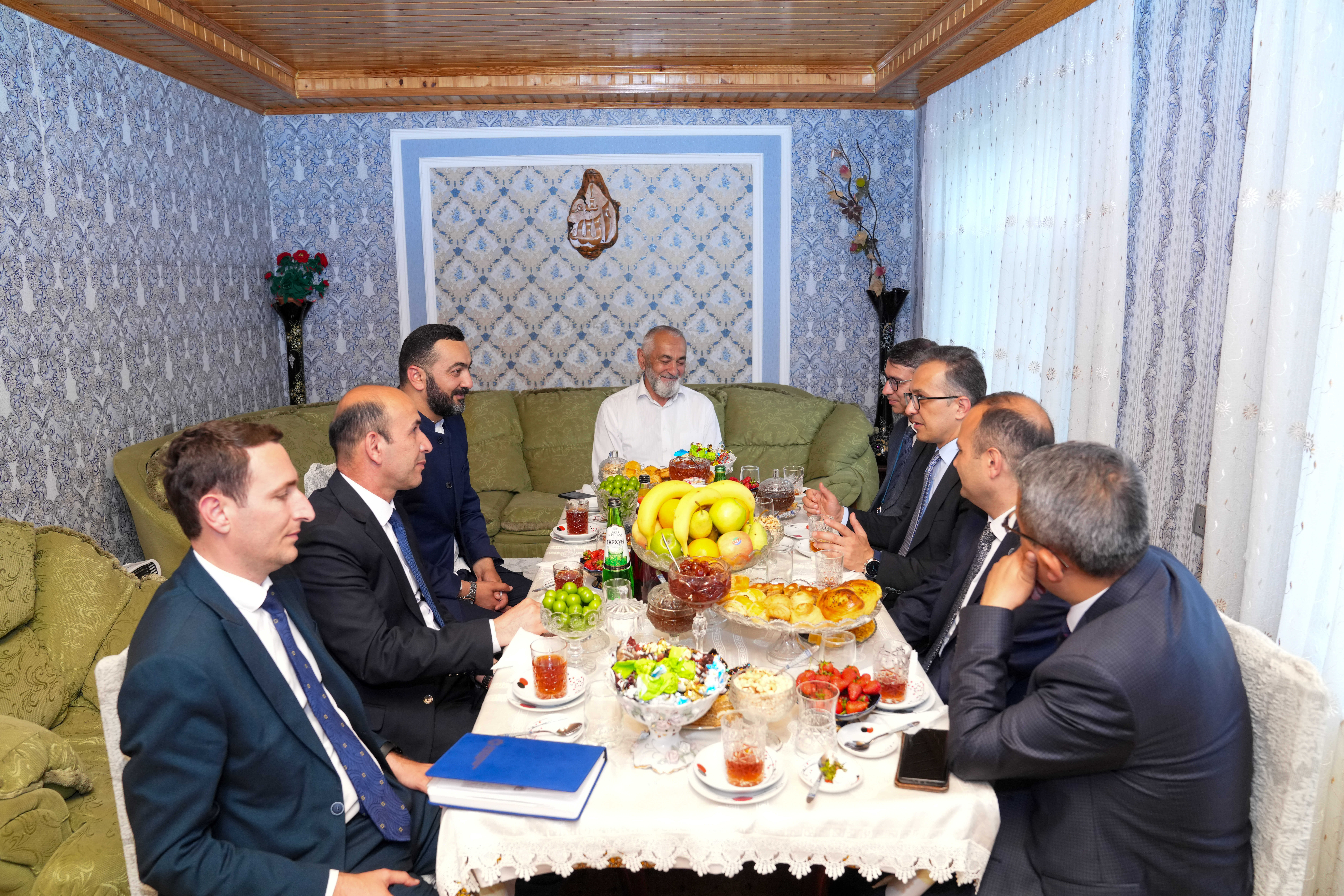 Dövlət Komitəsinin sədri Qəbələdə tələbənin evini ziyarət edib - Image 2