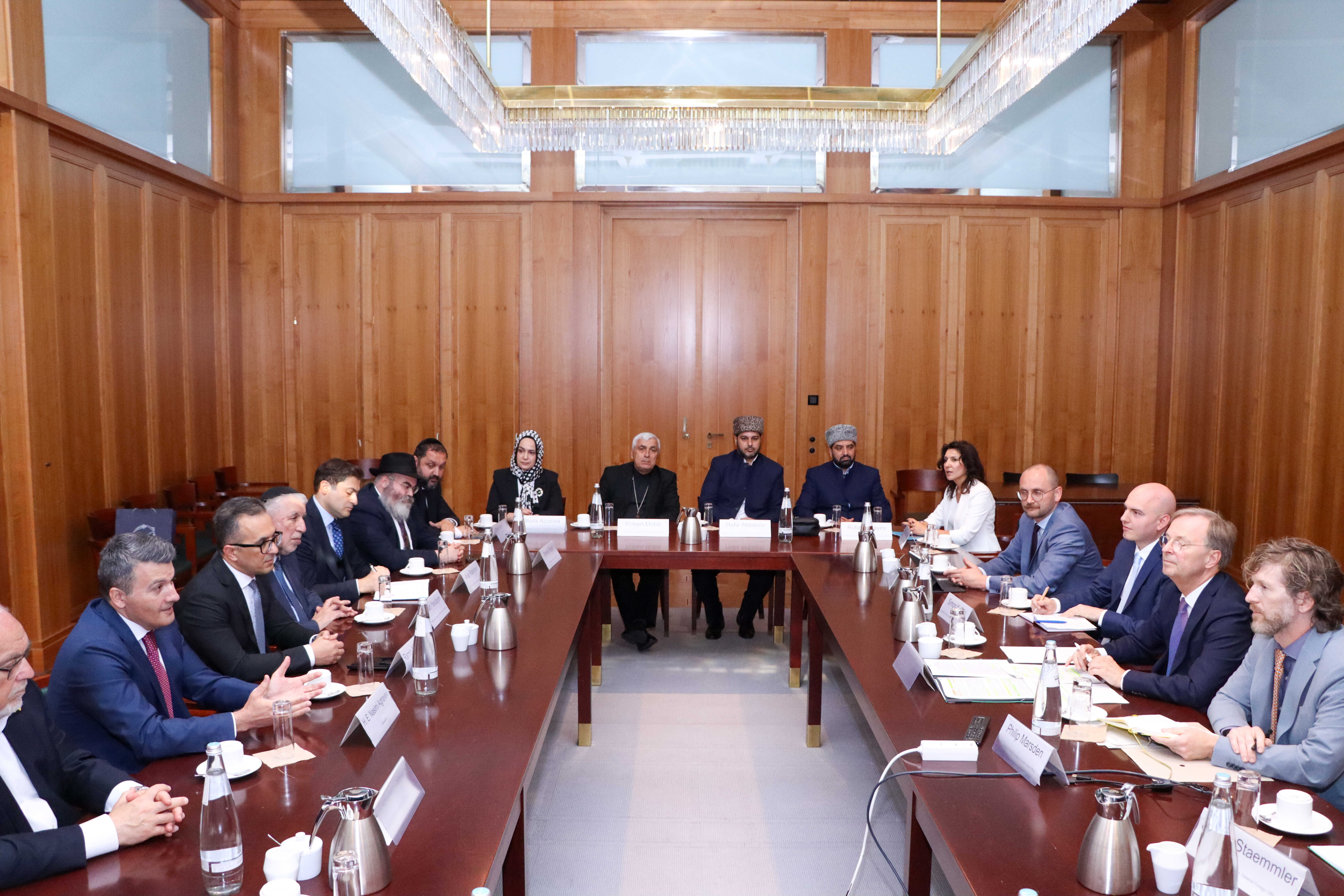 Komitə sədri Almaniya Federal Hökumətinin Dini Azadlıq üzrə Komissarı ilə görüşüb - Image 9