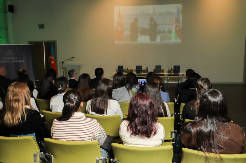 Qax rayonunda “44 günlük Vətən müharibəsində milli və dini həmrəyliyin zəfəri” mövzusunda konfrans keçirilib - Image 13