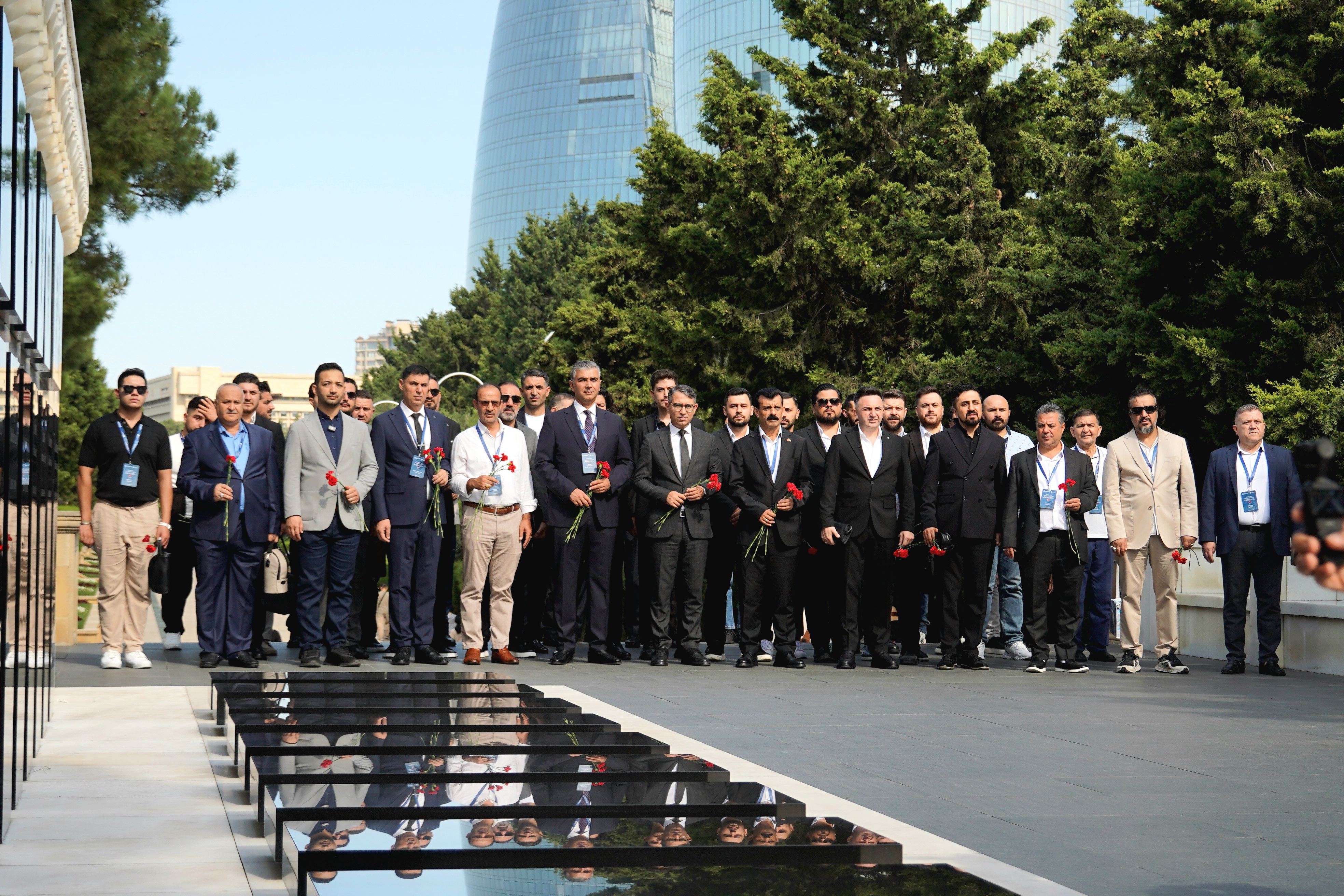 Ölkəmizdə səfərdə olan din xadimləri Fəxri xiyaban, Şəhidlər xiyabanı və “Türk şəhidliyi” abidəsini ziyarət ediblər - Image 10