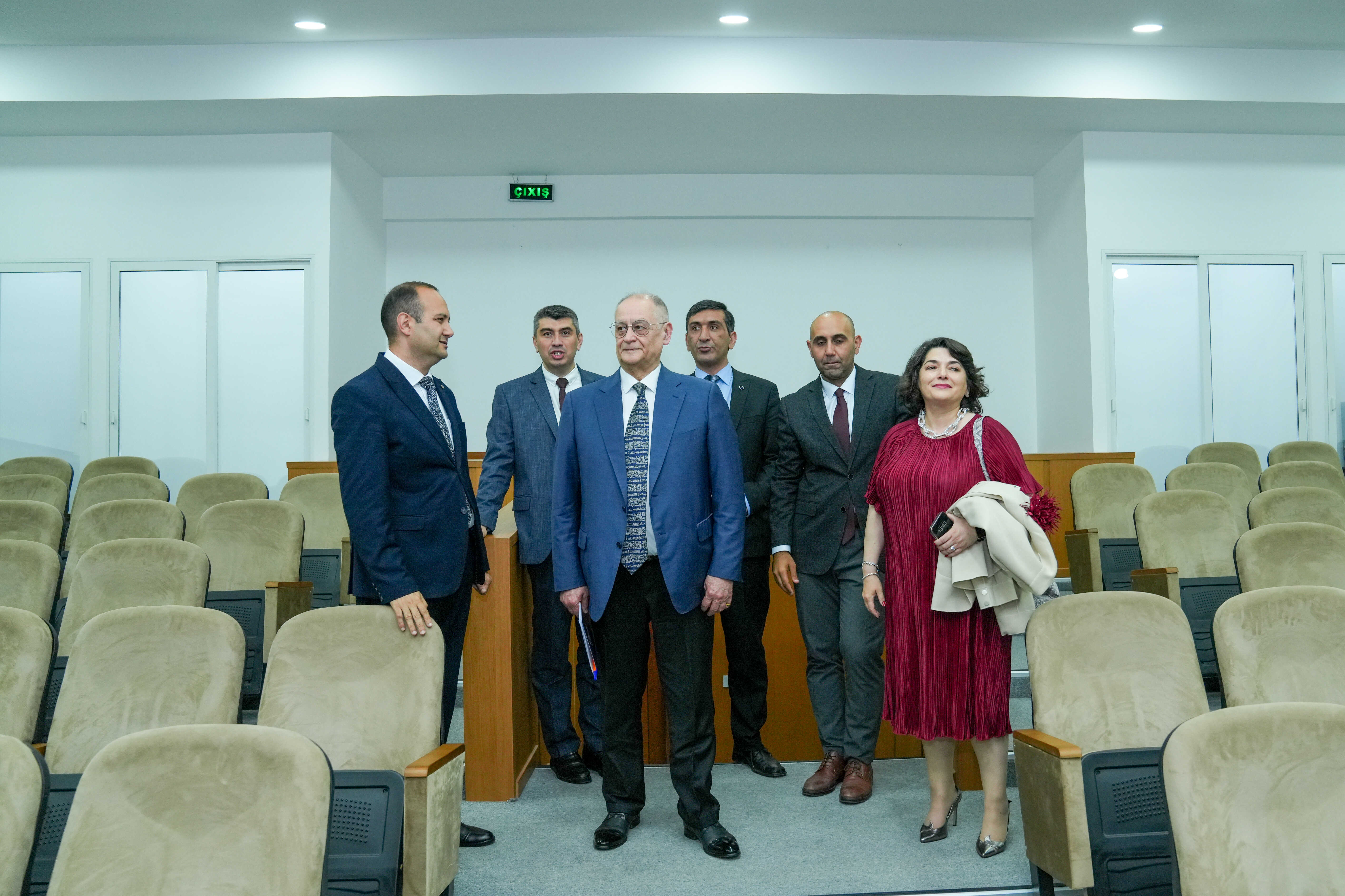 Dövlət Komitəsi yanında İctimai Şuranın üzvləri Azərbaycan İlahiyyat İnstitutu və Bakı İlahiyyat kollecində olublar - Image 5