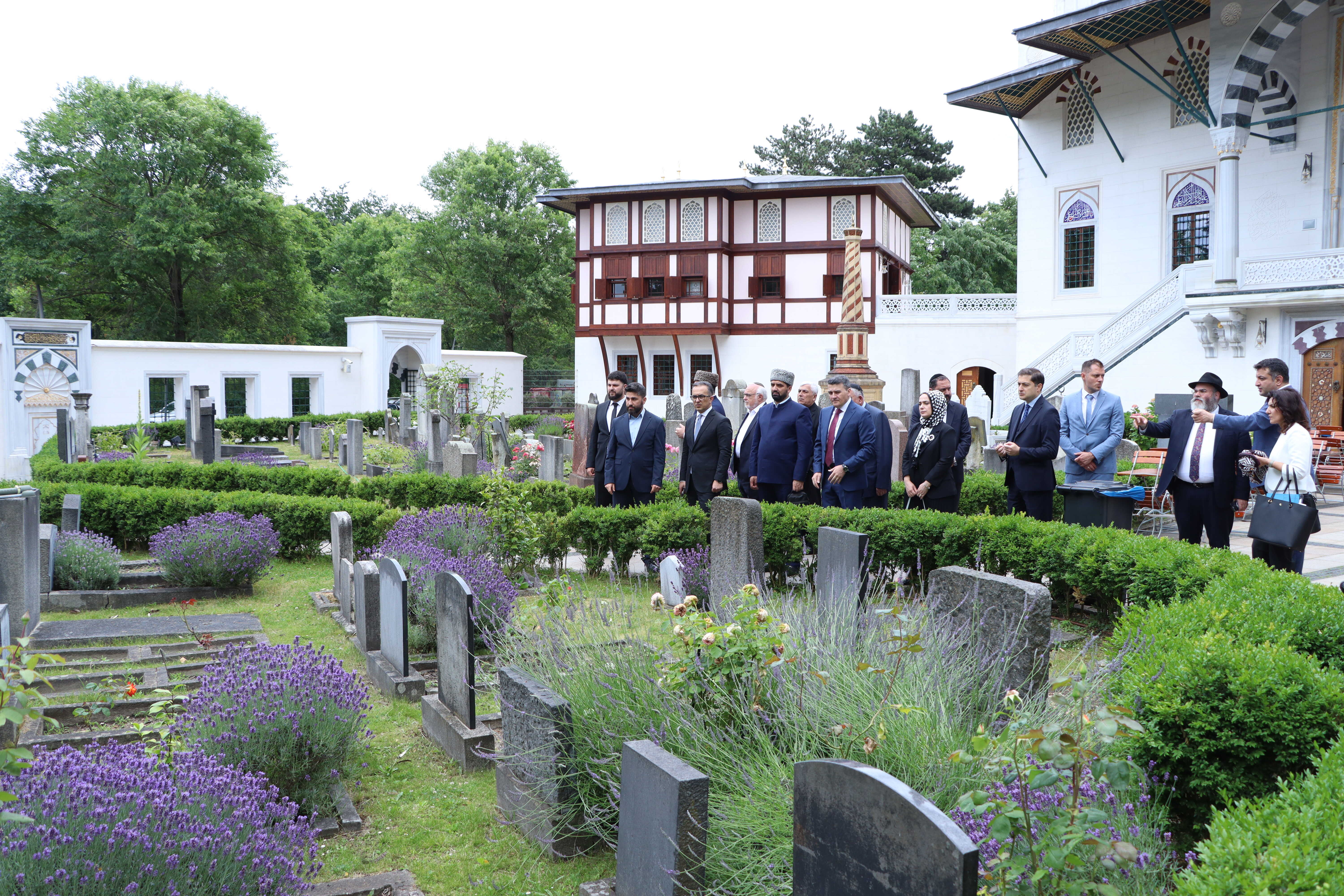 Berlin şəhərində yerləşən “Şəhidlik” məscidi ziyarət olunub - Image 1