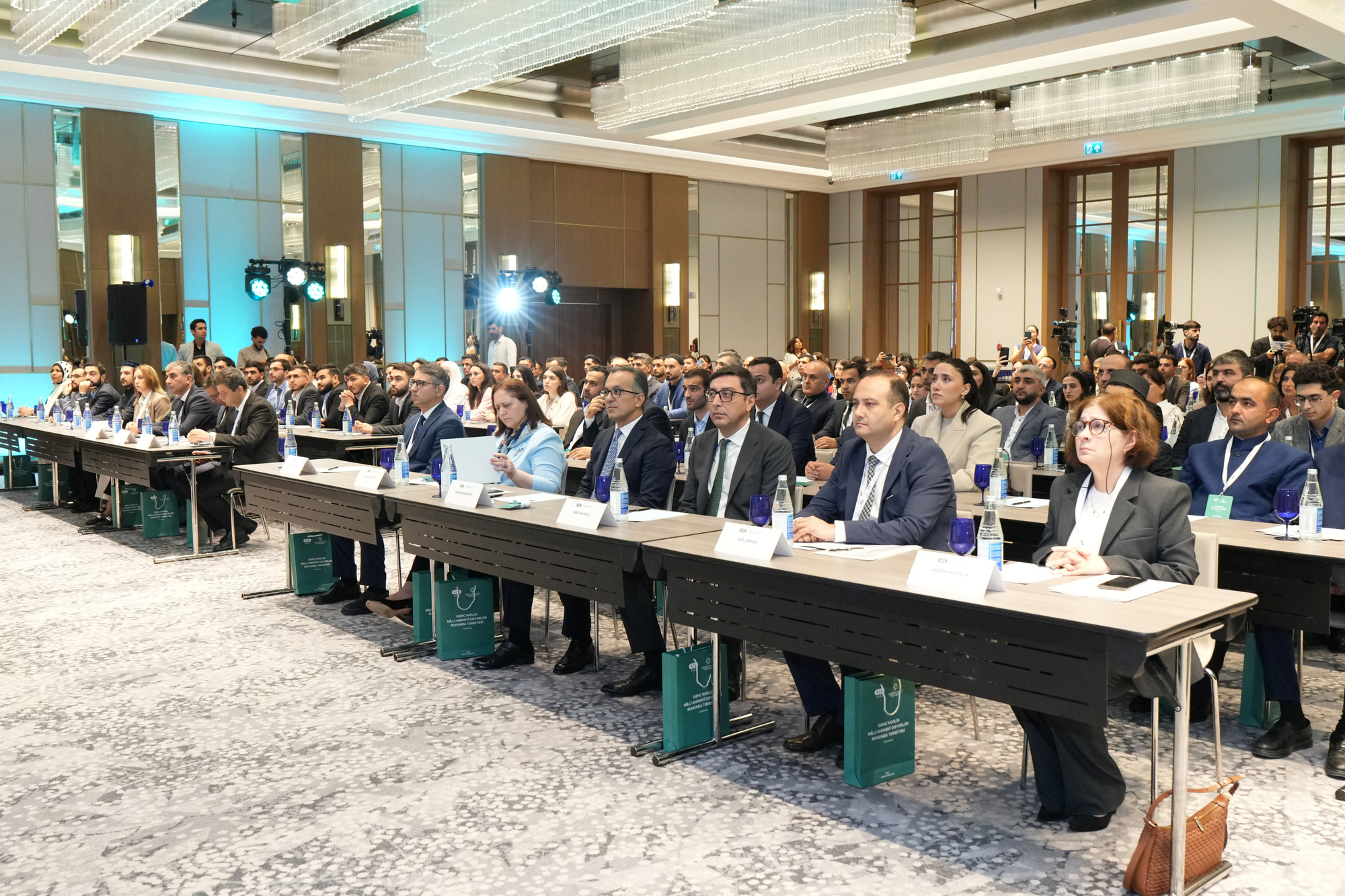 Bakıda “Gənc nəslin milli-mənəvi dəyərlər ruhunda tərbiyəsi” mövzusunda konfrans keçirilir - Image 5