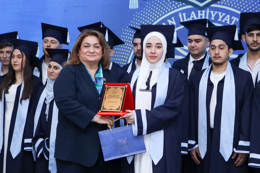 Azərbaycan İlahiyyat İnstitutunda Məzun günü keçirilib - Image 17