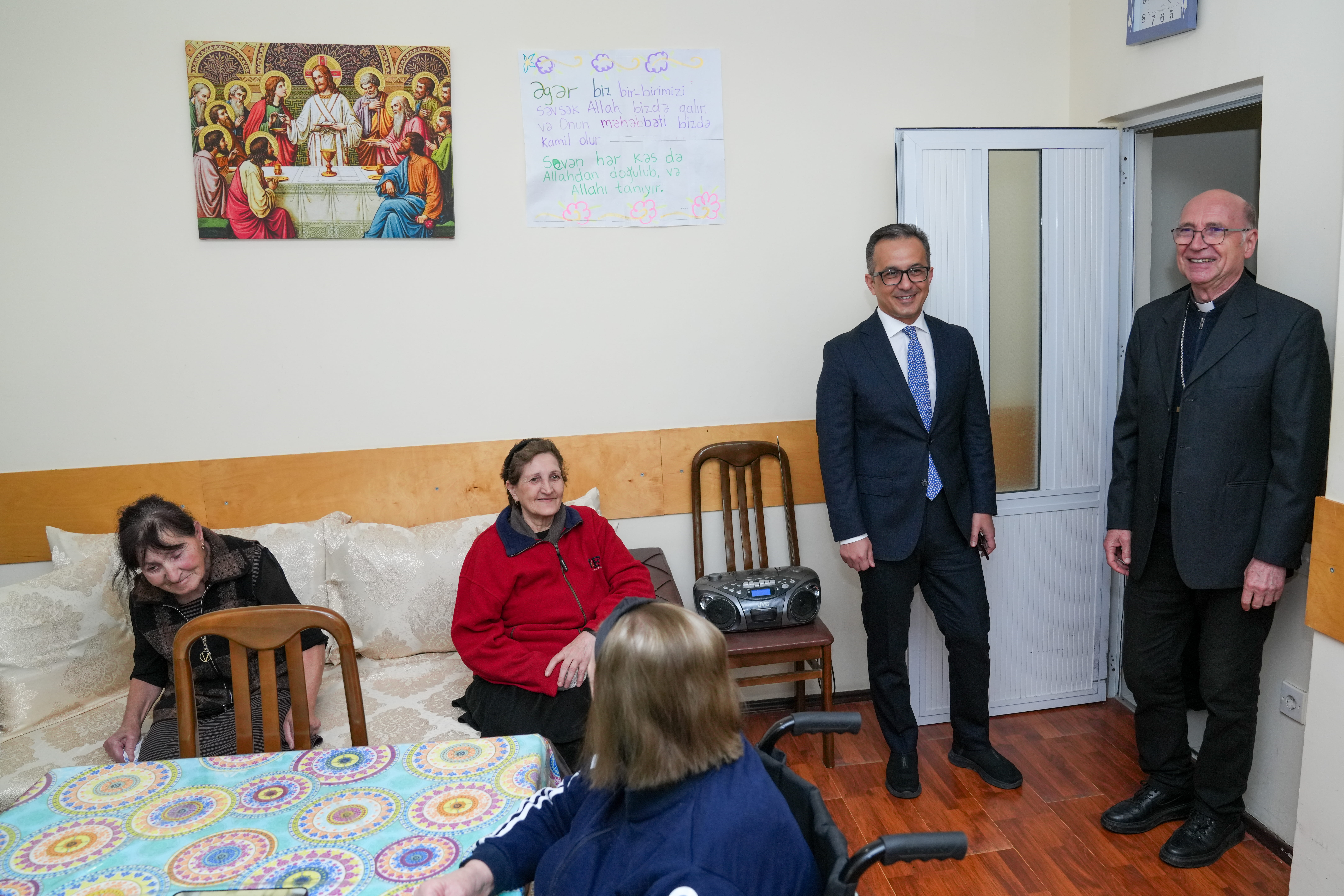 Dövlət Komitəsinin Sədri "Tereza Ana" Şəfqət evinin fəaliyyəti ilə tanış olub - Image 2