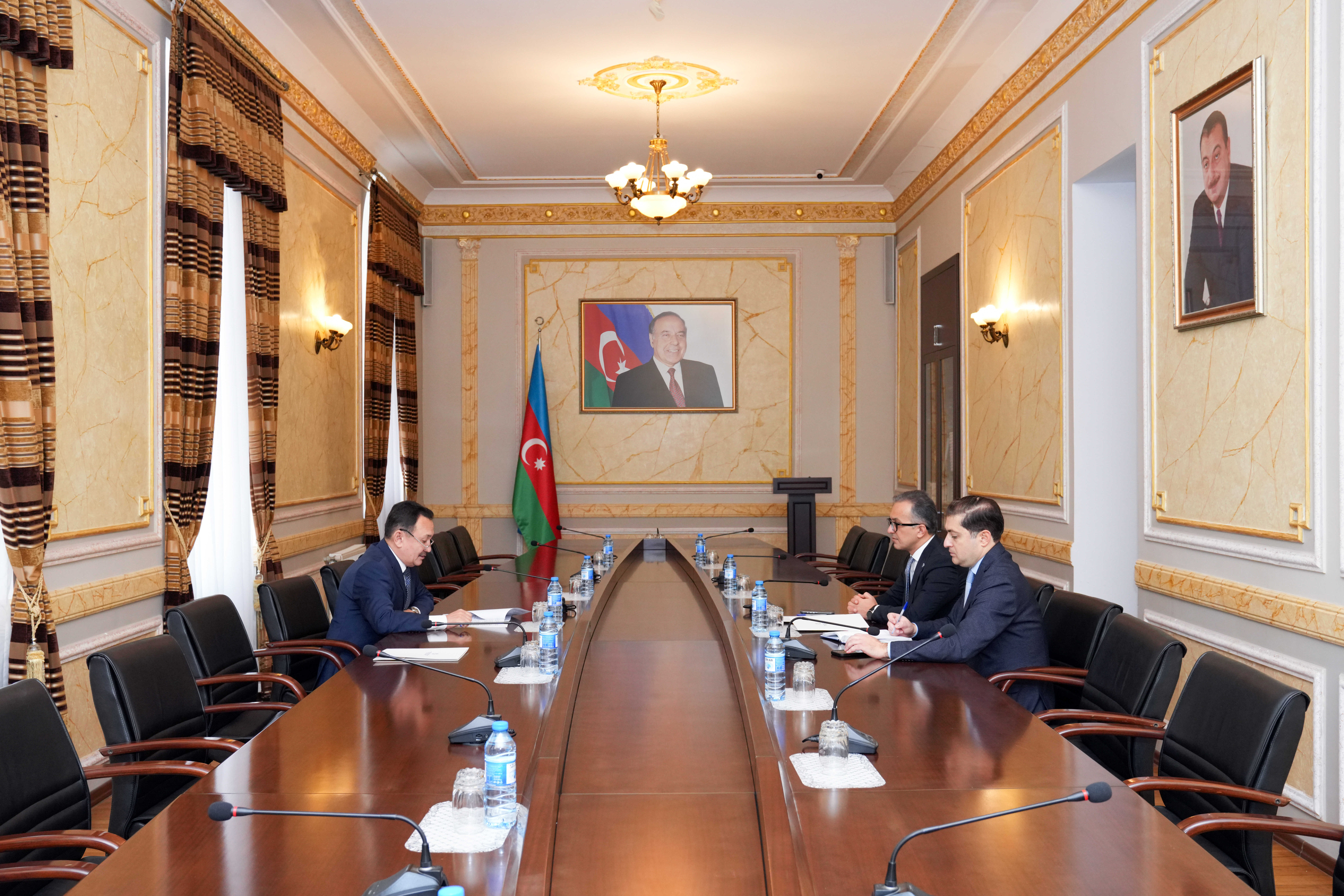 Dövlət Komitəsində Qazaxıstan Parlamenti Senatının üzvü ilə görüş keçirilib