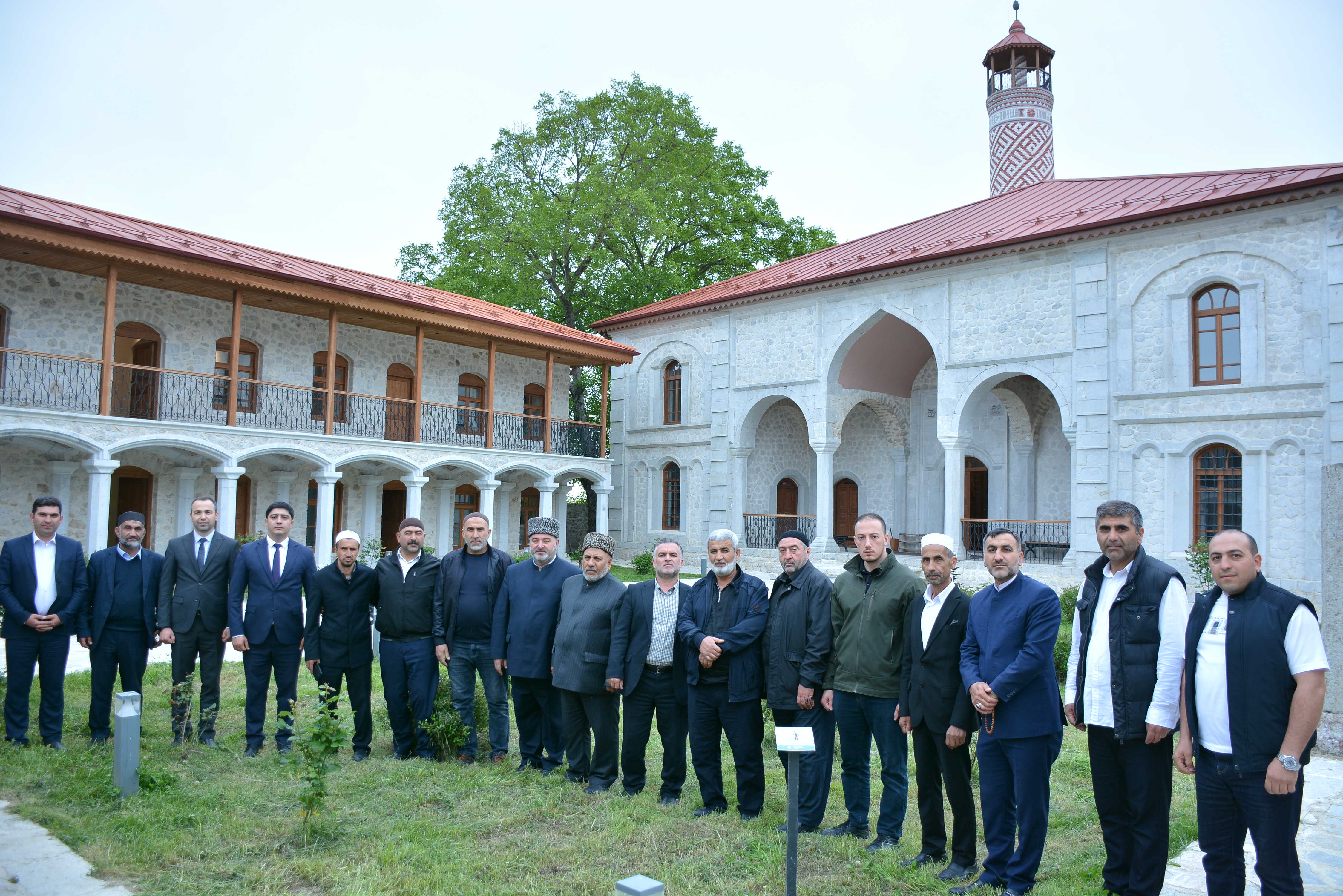 Din xadimləri Qarabağ və Şərqi Zəngəzurdakı tarixi-dini abidələri ziyarət ediblər - Image 4