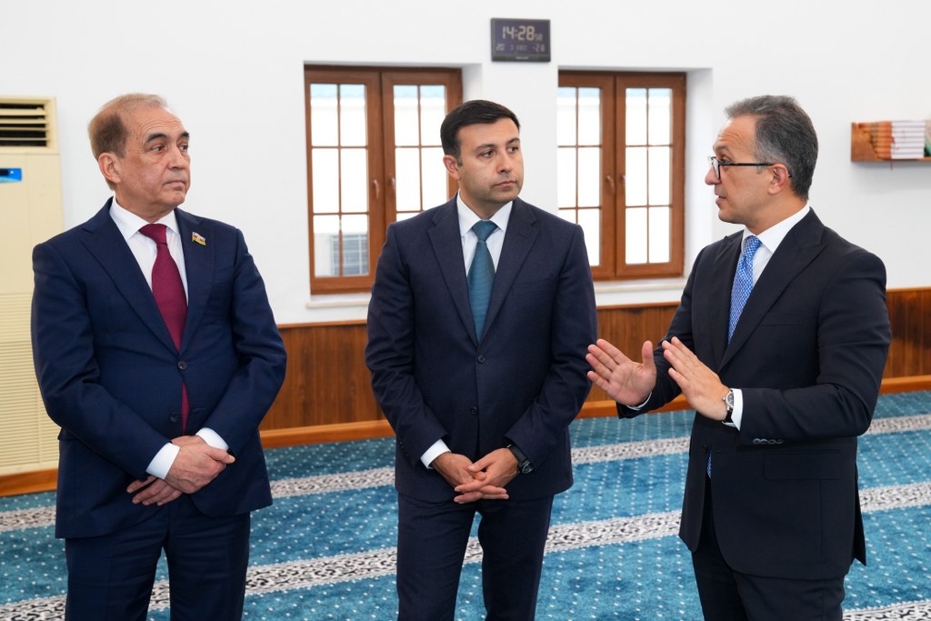 Dövlət Komitəsinin sədri Göyçayda məscidi ziyarət edib - Image 2