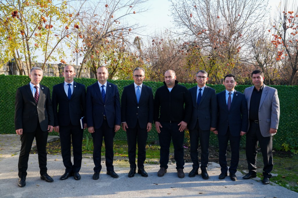Komitə sədri Göyçayda tələbənin evini ziyarət edib - Image 1