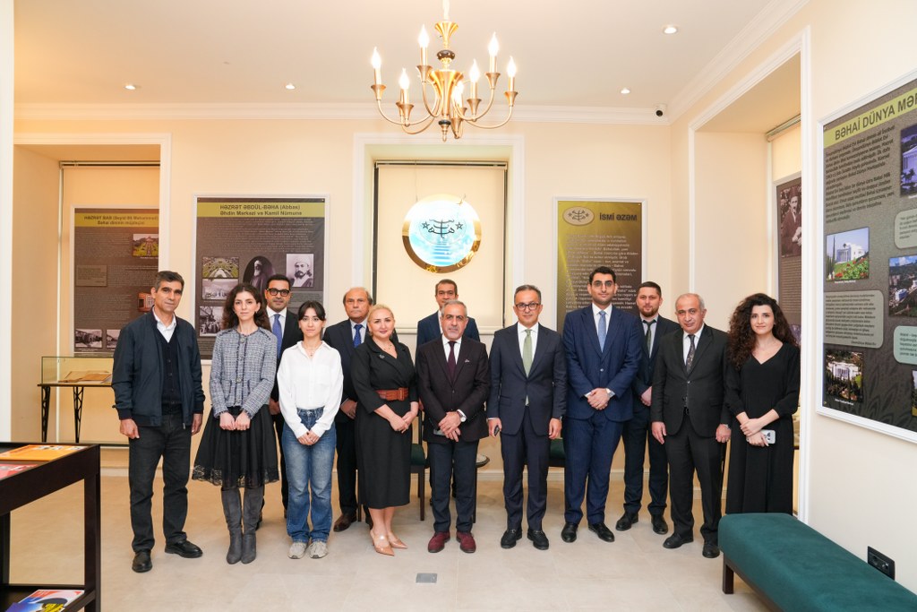 Komitə sədri Azərbaycan Bəhailəri Dini Mərkəzinin fəaliyyəti ilə tanış olub - Image 4