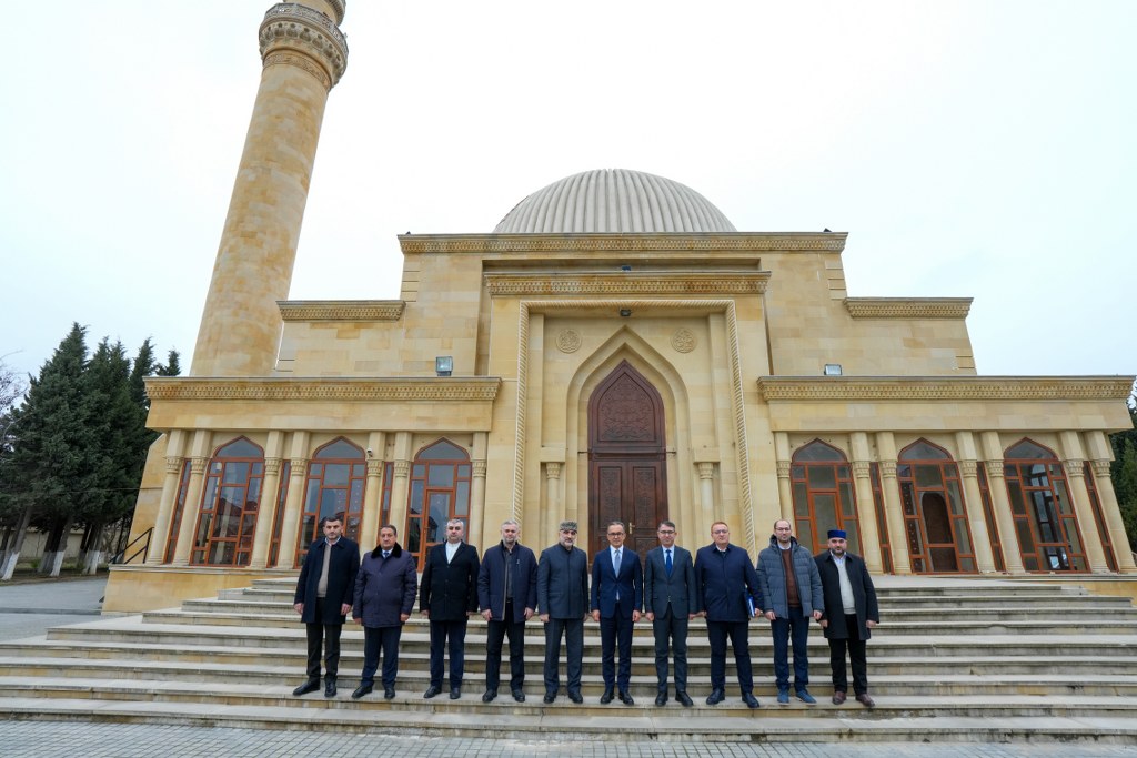 Dövlət Komitəsinin sədri Sumqayıtda dini ibadətgahları ziyarət edib - Image 1