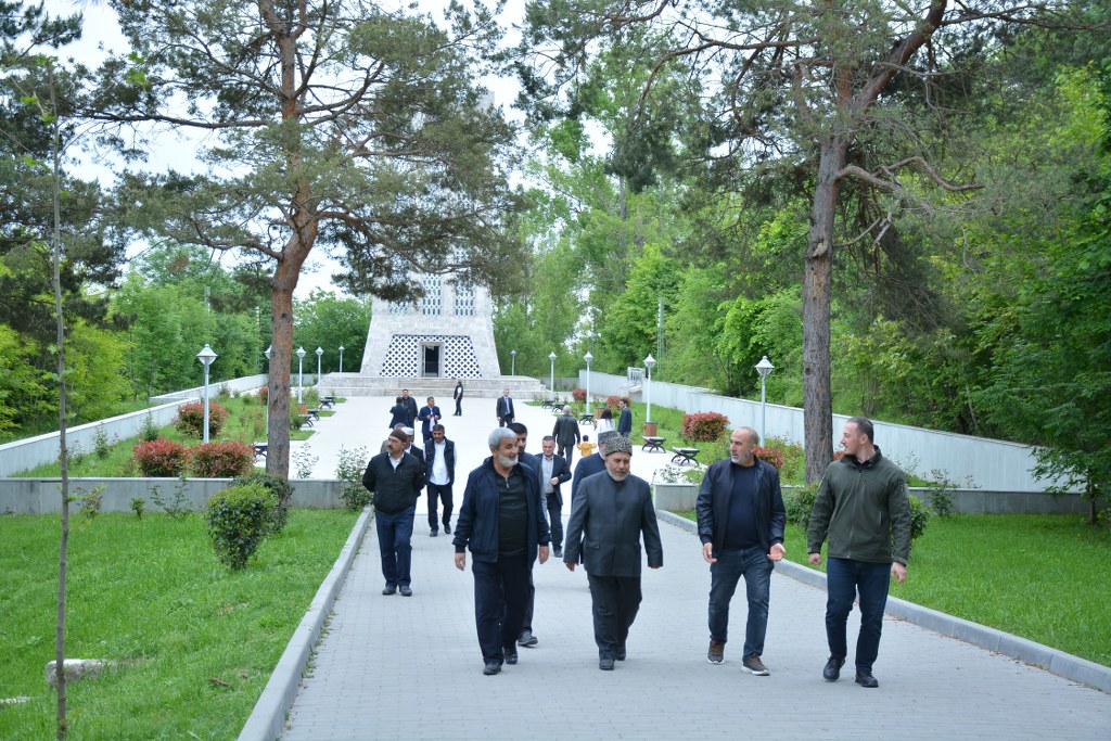 Din xadimləri Qarabağ və Şərqi Zəngəzurdakı tarixi-dini abidələri ziyarət ediblər - Image 7