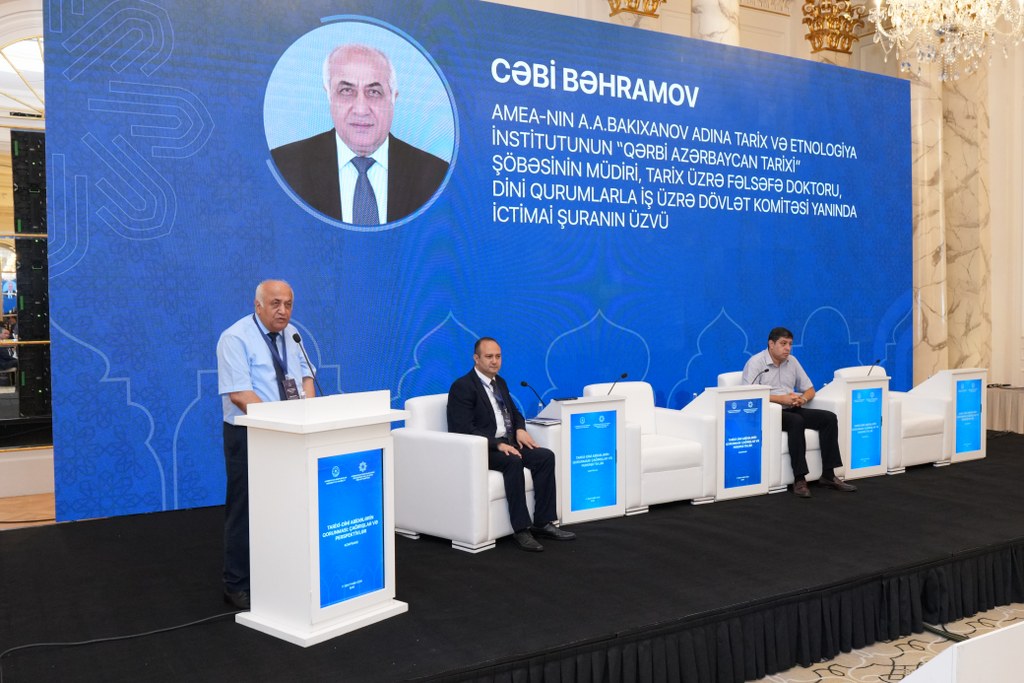 “Tarixi-dini abidələrin qorunması: çağırışlar və perspektivlər” mövzusunda konfrans işini panel sessiyalarla davam etdirir - Image 9