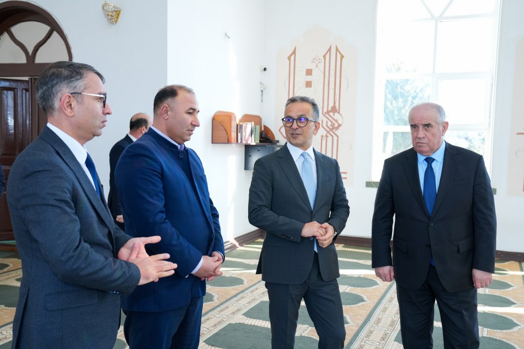 Dövlət Komitəsinin sədri Qobustanda yerləşən dini ibadət yerlərinin fəaliyyəti ilə tanış olub - Image 11