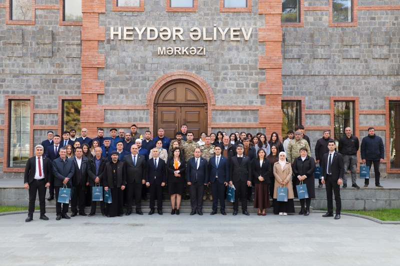 Qax rayonunda “44 günlük Vətən müharibəsində milli və dini həmrəyliyin zəfəri” mövzusunda konfrans keçirilib - Image 15