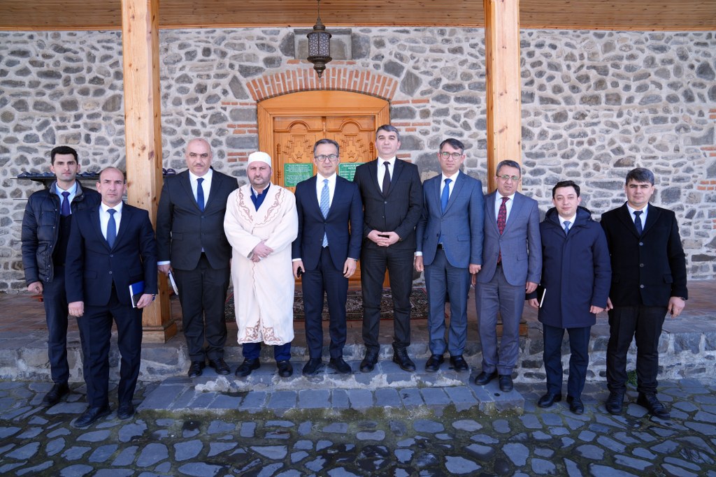 Dövlət Komitəsinin sədri Qaxda yerləşən yerləşən dini ibadətgahların fəaliyyəti ilə tanış olub - Image 18