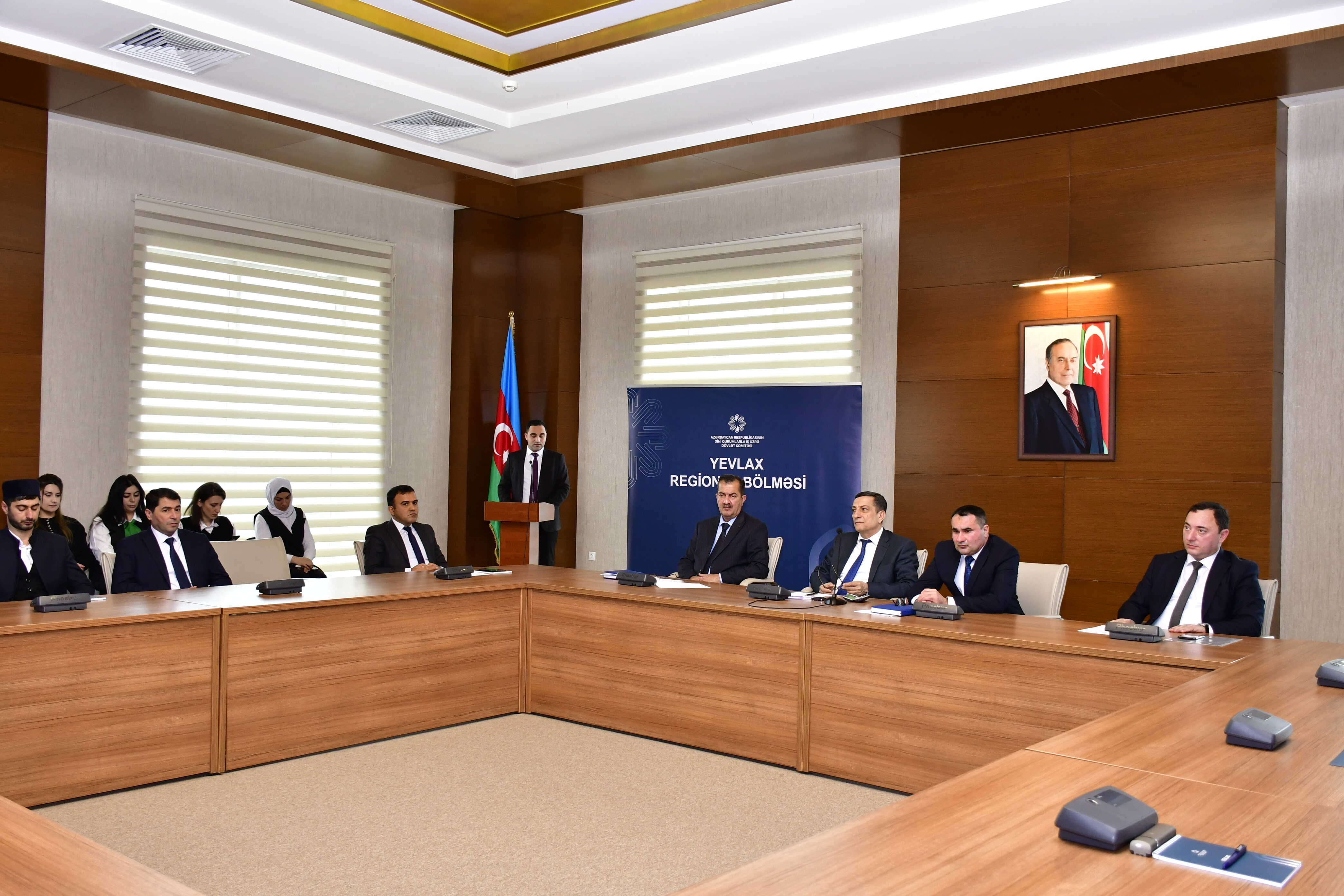 Ağdaşda “Dini məzhəbçilik meyillərinin milli birliyə və dini təhlükəsizliyə təsiri” mövzusunda konfrans keçirilib - Image 7