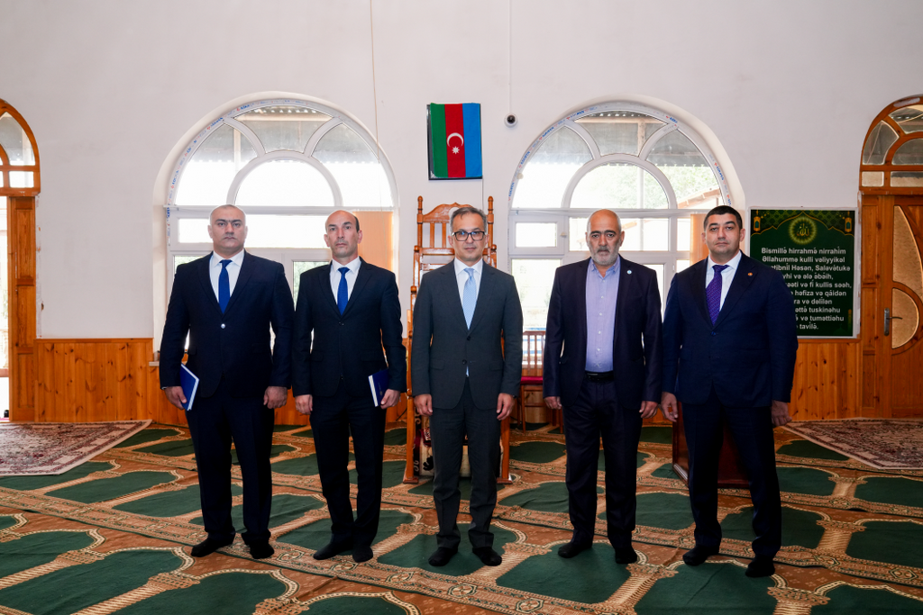 Dövlət Komitəsinin sədri Cəlilabad şəhərində məscidləri ziyarət edib - Image 5