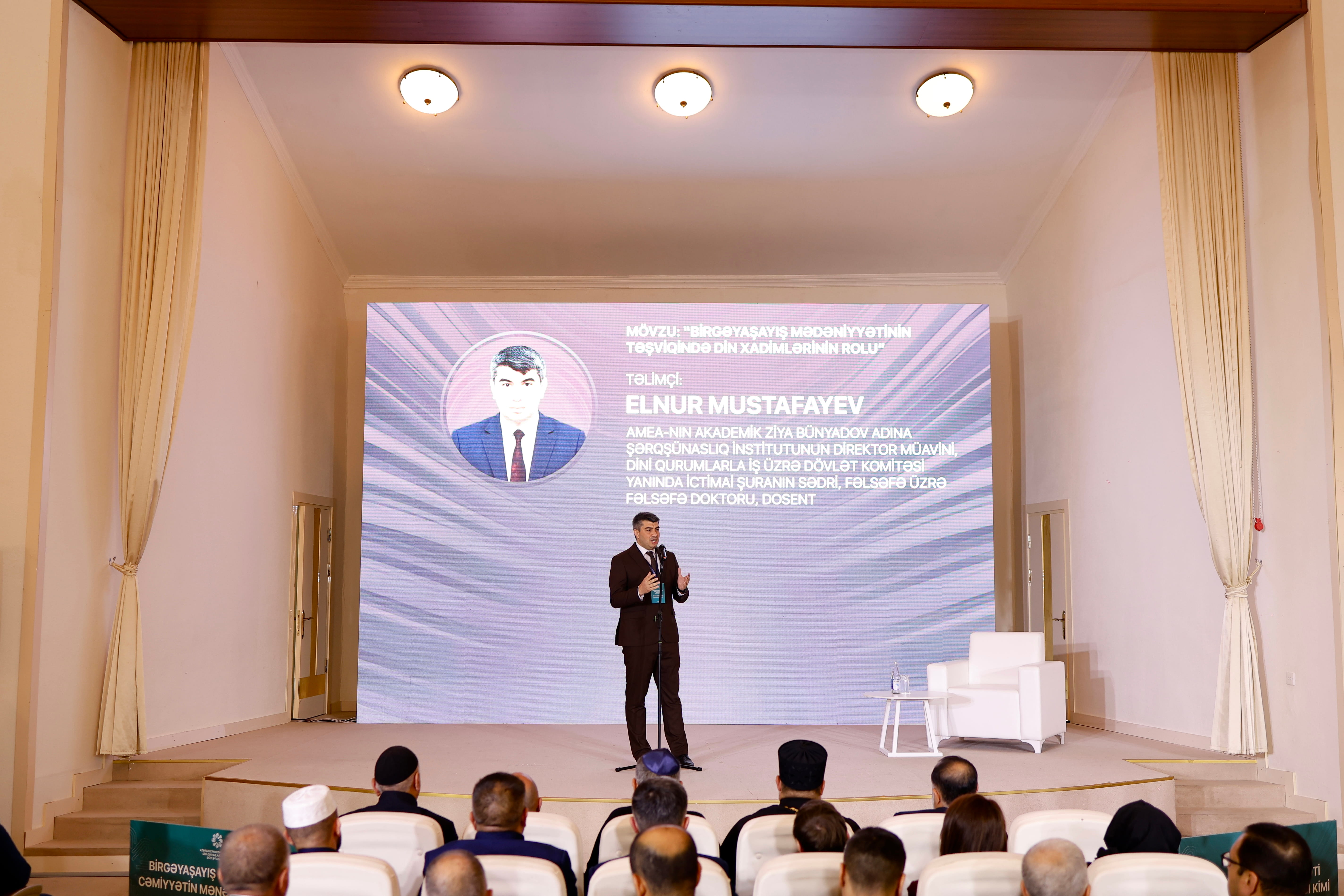 Göygöldə “Birgəyaşayış mədəniyyətinin təşviqində din xadimlərinin rolu: Nəzəriyyədən strateji fəaliyyətə" mövzusunda təlim keçirilib - Image 1