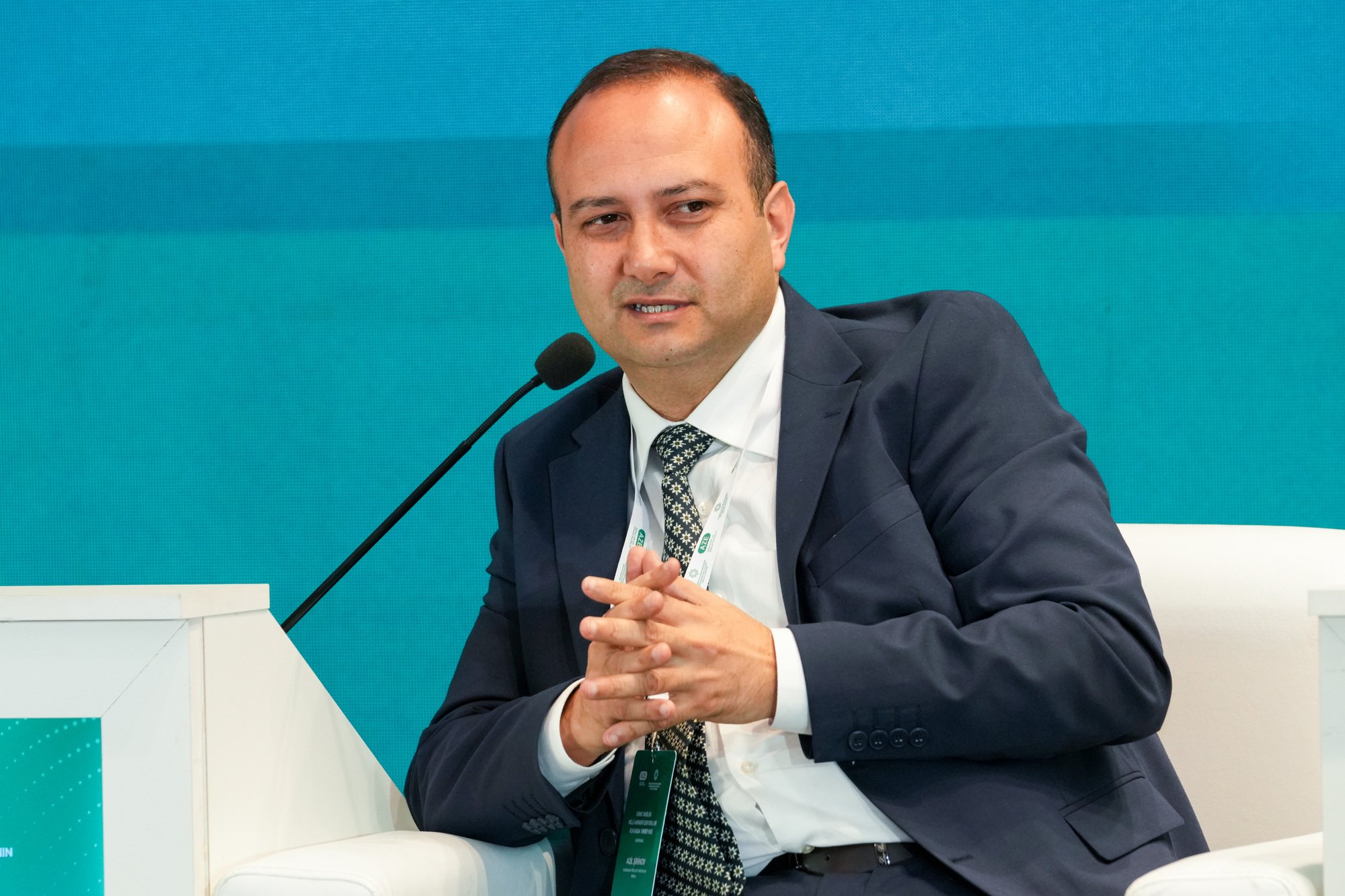 “Gənc nəslin milli-mənəvi dəyərlər ruhunda tərbiyəsi” mövzusunda konfrans işini panel sessiyalarla davam etdirir - Image 10