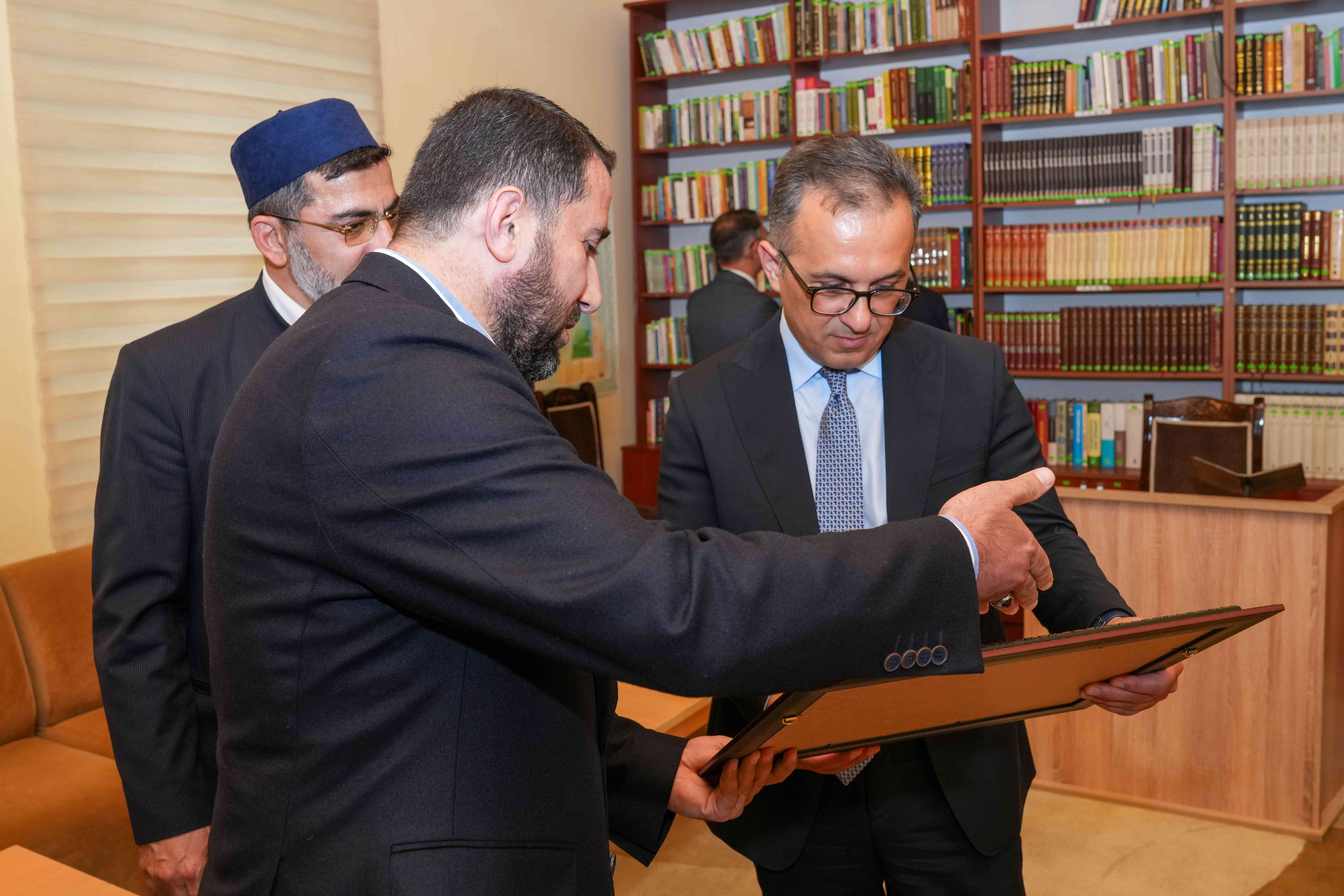 Komitə sədri Qəbələ şəhərindəki məscidlərin fəaliyyəti ilə tanış olub - Image 10