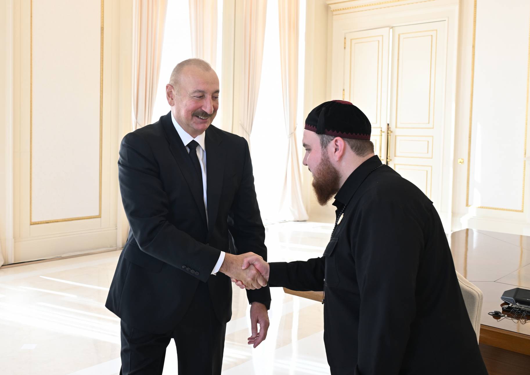 Prezident İlham Əliyev Bakıda keçirilən beynəlxalq konfransların iştirakçılarını qəbul edib - Image 40