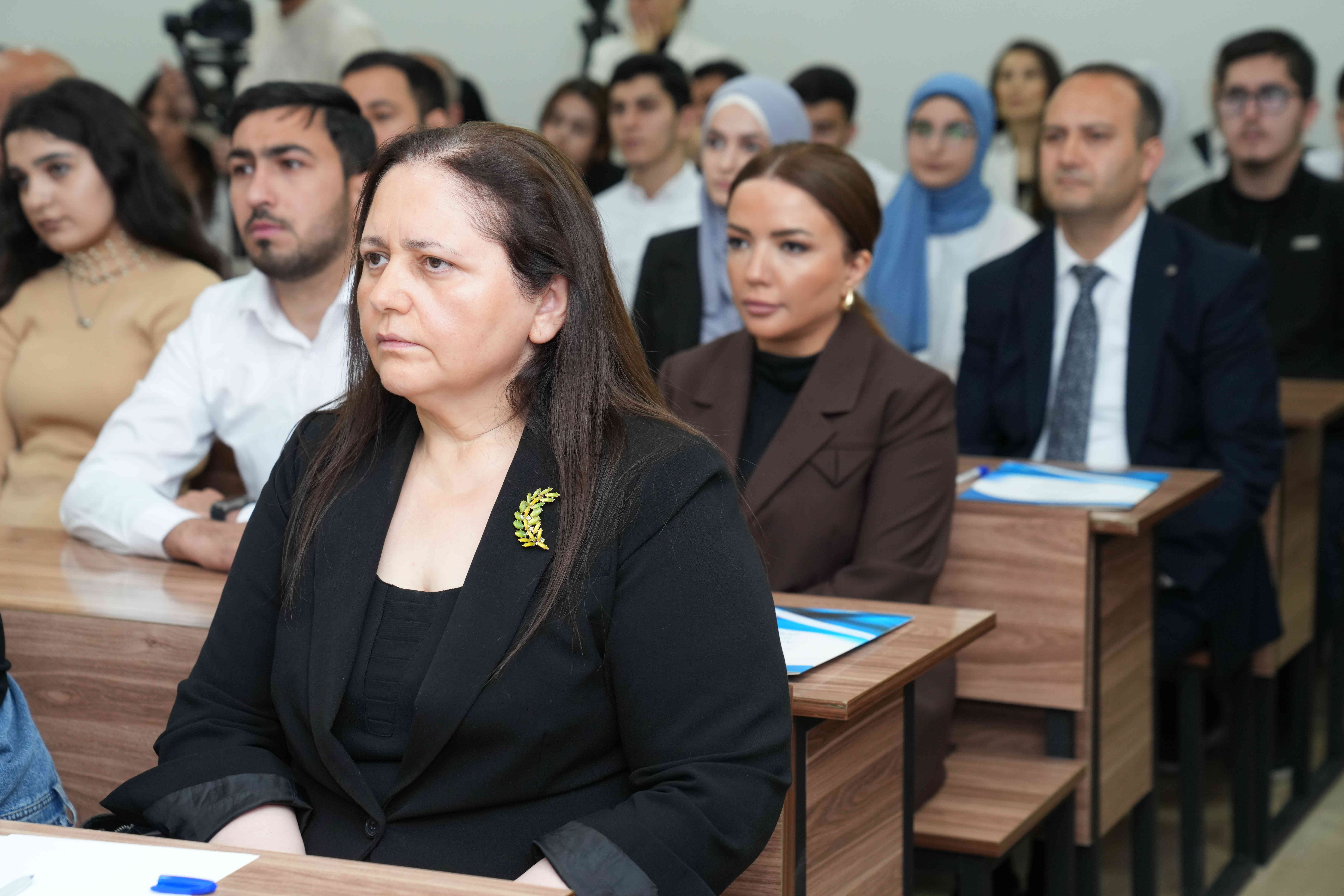 Azərbaycan İlahiyyat İnstitutunda “Ailə dəyərlərimizə gənclərin baxışı” mövzusunda açıq dərs formatında tədbir keçirilib - Image 32