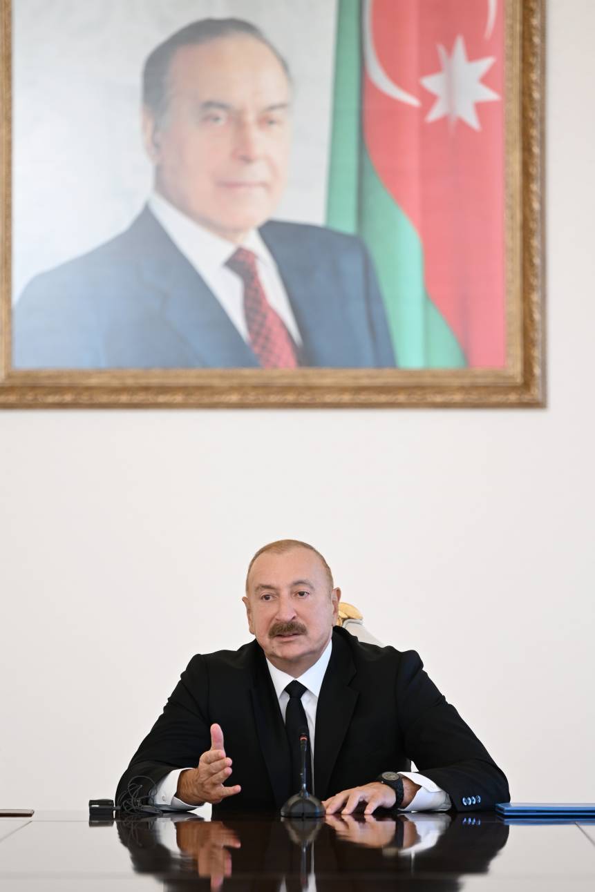 Prezident İlham Əliyev Bakıda keçirilən beynəlxalq konfransların iştirakçılarını qəbul edib - Image 12
