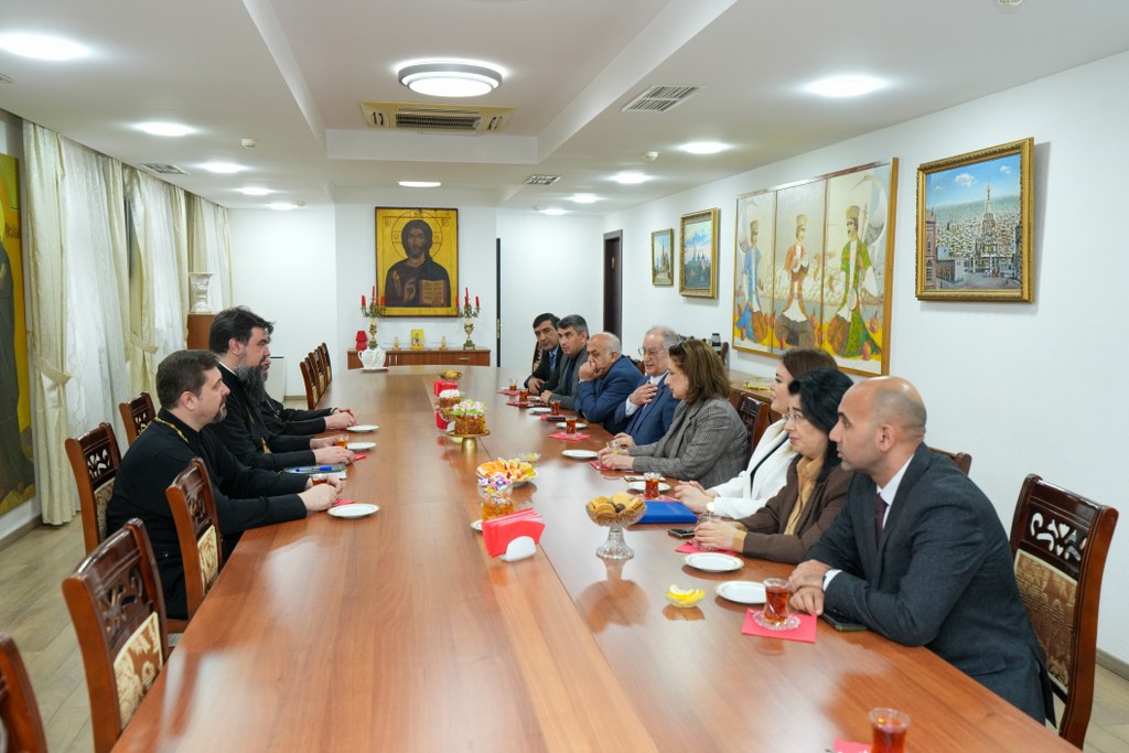 İctimai Şura üzvləri Bakı və Azərbaycanın Yepiskopu Aleksiy ilə görüşüblər - Image 12
