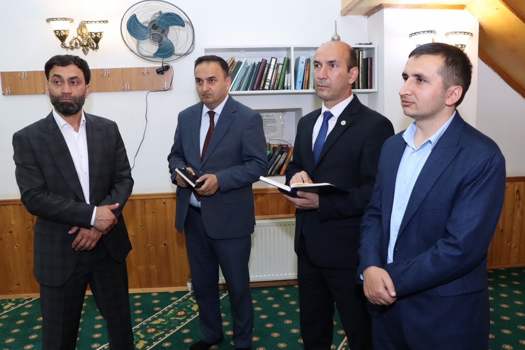 Komitə sədri Xəzər rayonunda yerləşən məscidləri ziyarət edib - Image 11