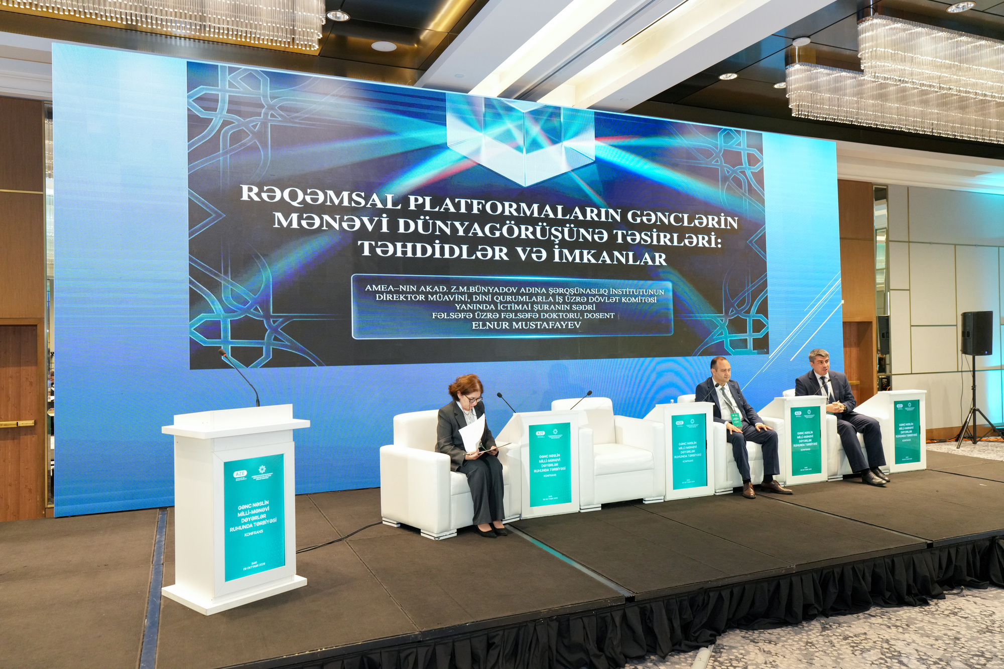 “Gənc nəslin milli-mənəvi dəyərlər ruhunda tərbiyəsi” mövzusunda konfrans işini panel sessiyalarla davam etdirir - Image 11
