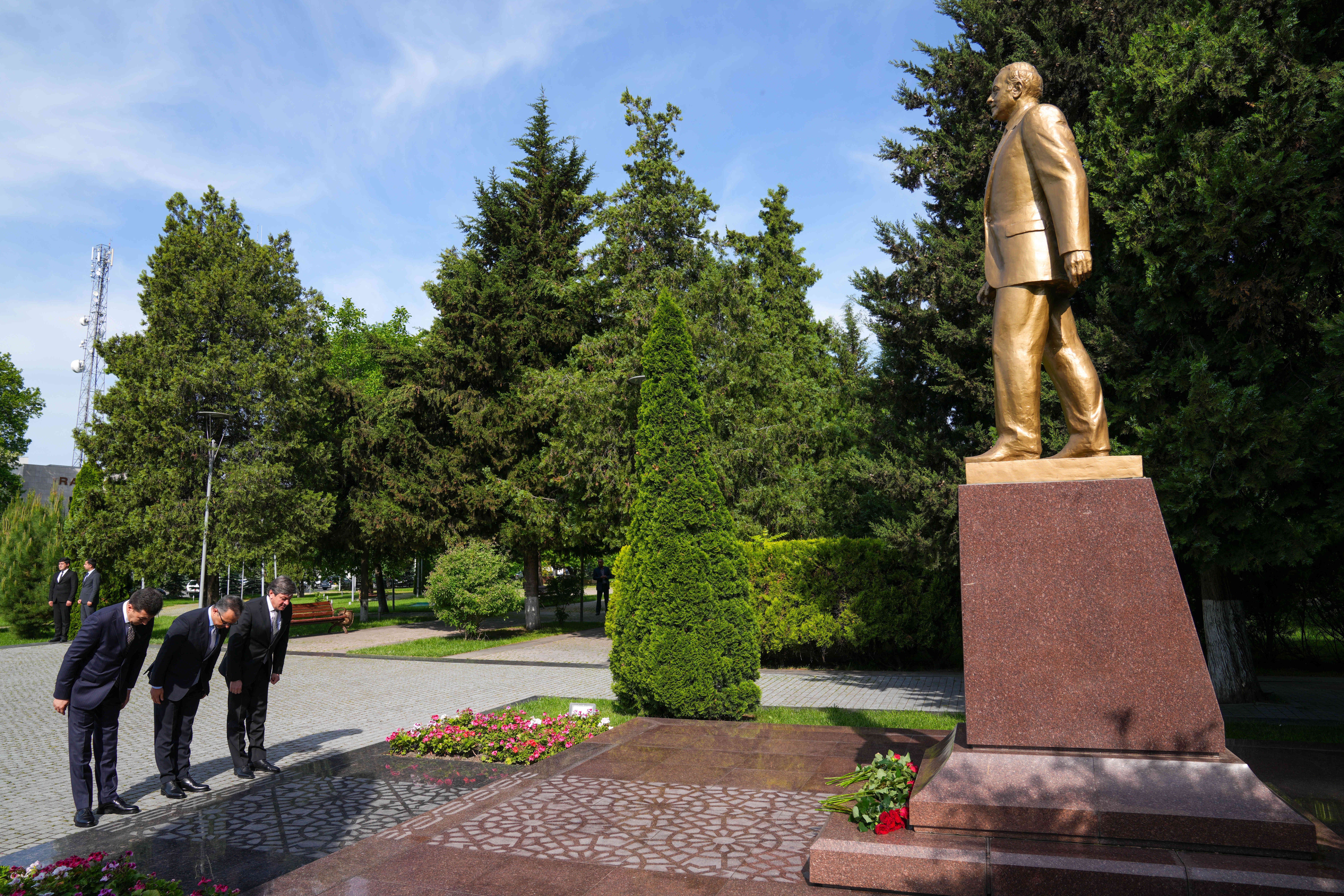Qəbələdə “Heydər Əliyev və milli-mənəvi dəyərlərə qayıdış” mövzusunda regional konfrans keçirilir - Image 24