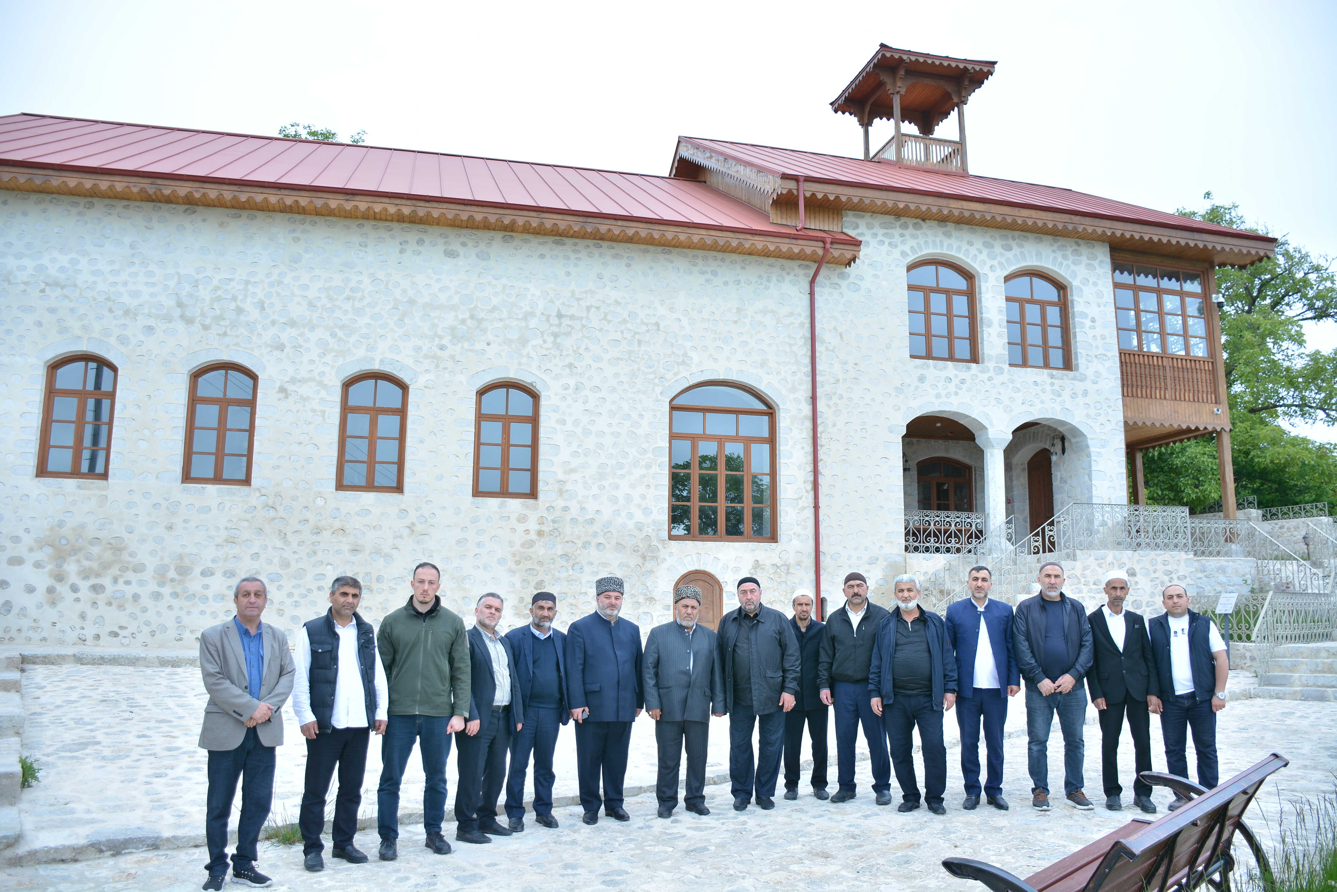 Din xadimləri Qarabağ və Şərqi Zəngəzurdakı tarixi-dini abidələri ziyarət ediblər - Image 3