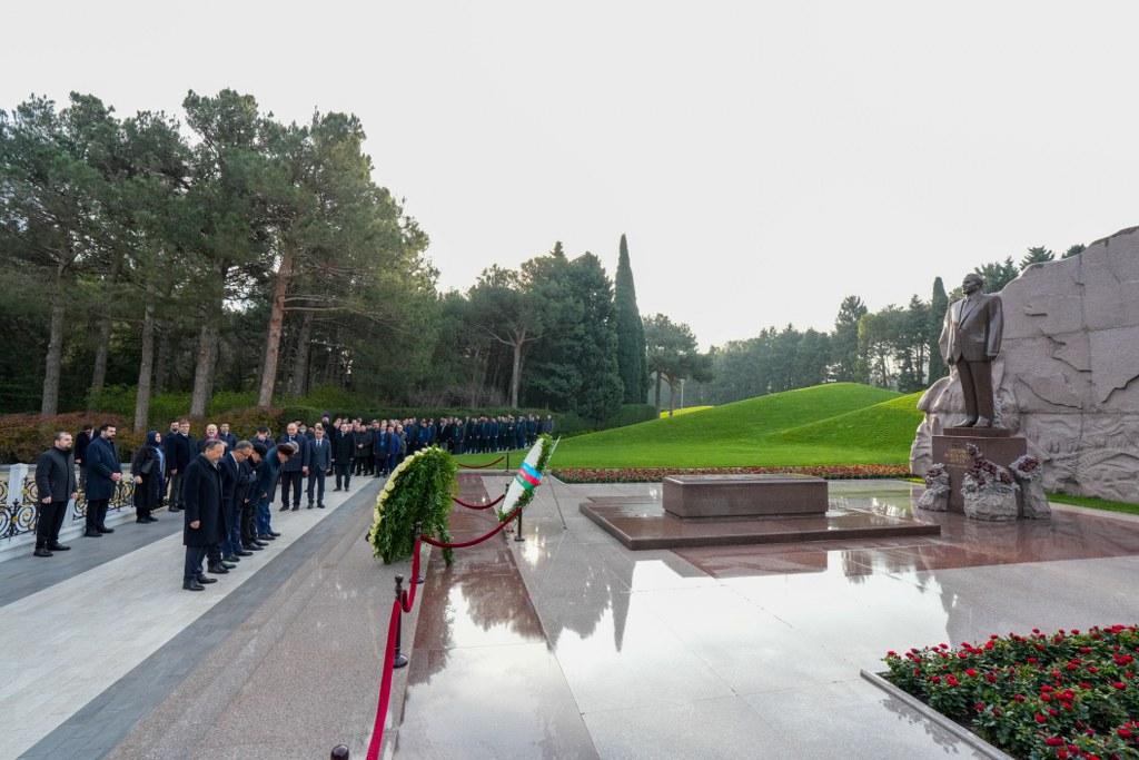 Azərbaycan Din Xadimlərinin II Forumunun iştirakçıları Fəxri xiyaban, Zəfər abidəsi və Hərbi Qənimətlər Parkını ziyarət ediblər - Image 4