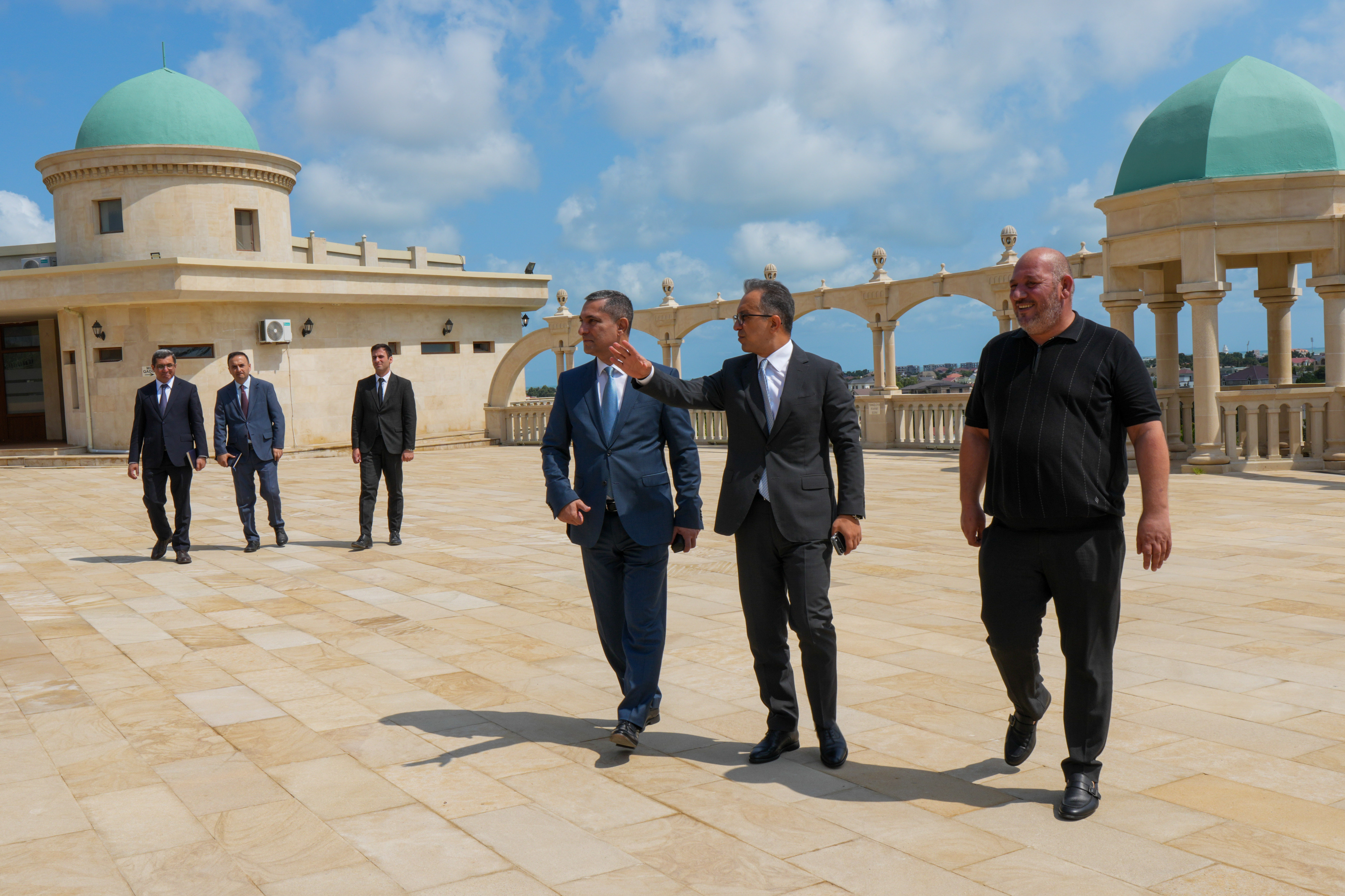 Komitə sədri Xəzər rayonundakı "Pir Həsən" ziyarətgahını və Buzovna “Cümə” məscidini ziyarət edib - Image 1