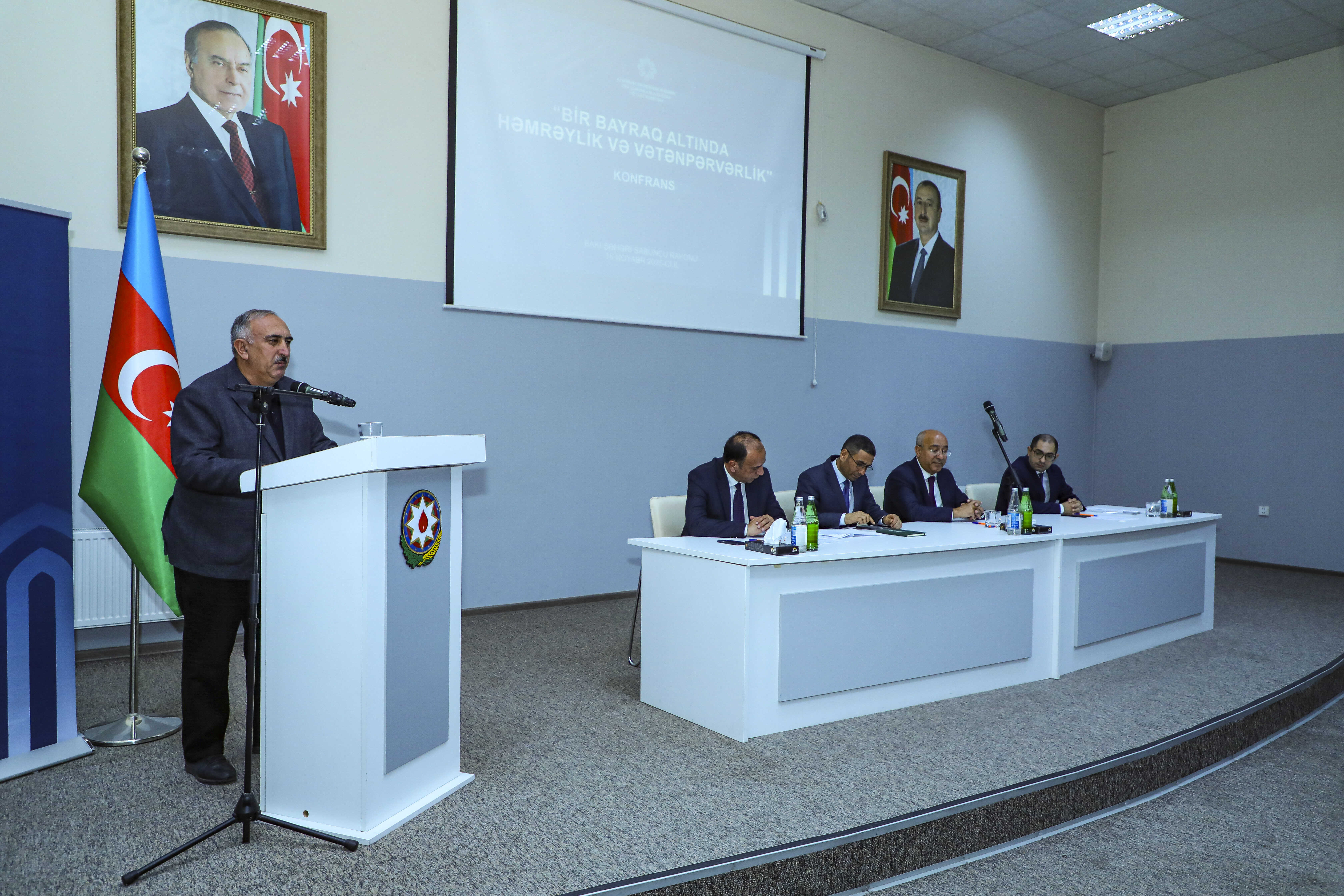 Sabunçu rayonunda “Bir bayraq altında həmrəylik və vətənpərvərlik” mövzusunda konfrans keçirilib - Image 11
