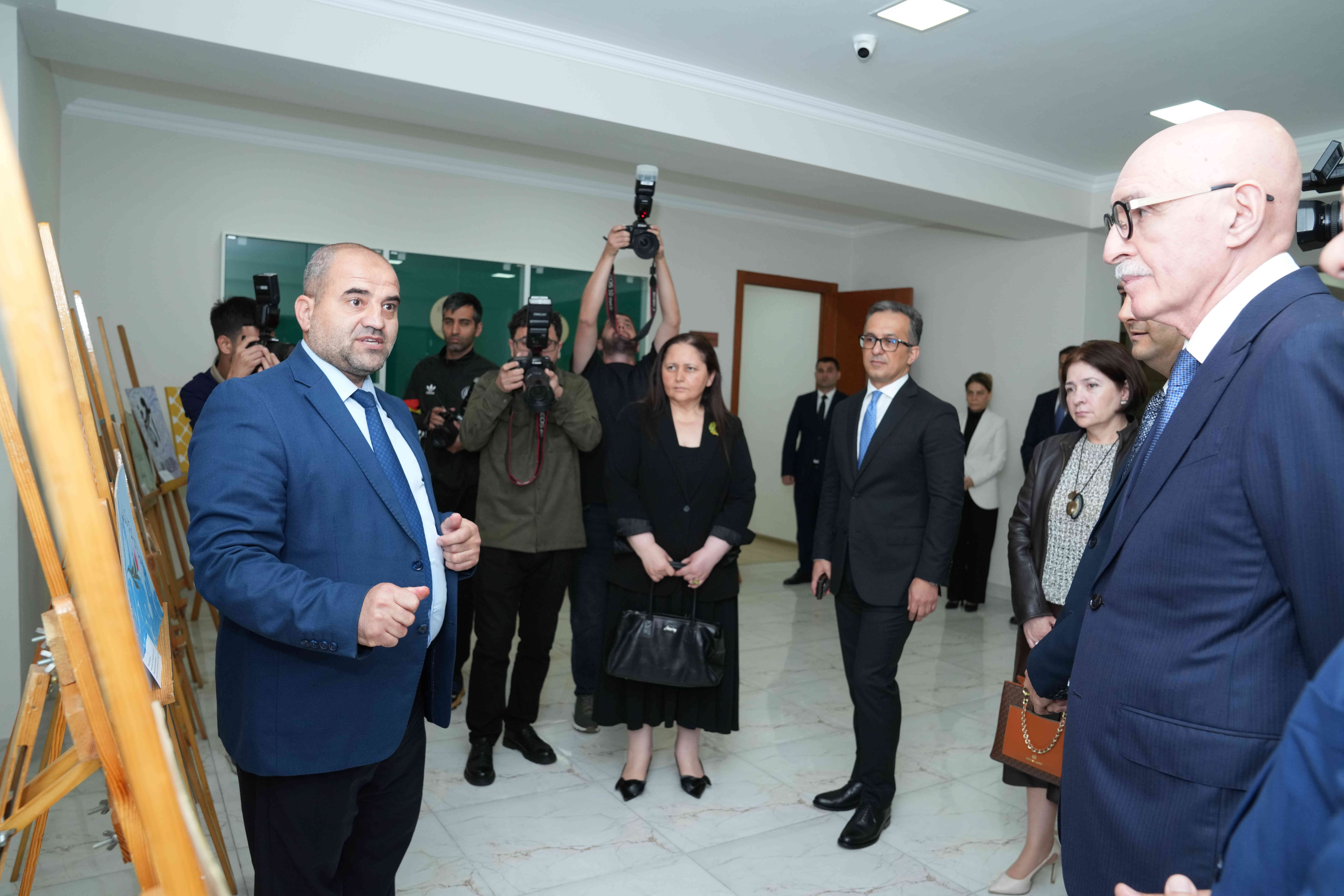 Azərbaycan İlahiyyat İnstitutunda “Ailə dəyərlərimizə gənclərin baxışı” mövzusunda açıq dərs formatında tədbir keçirilib - Image 2