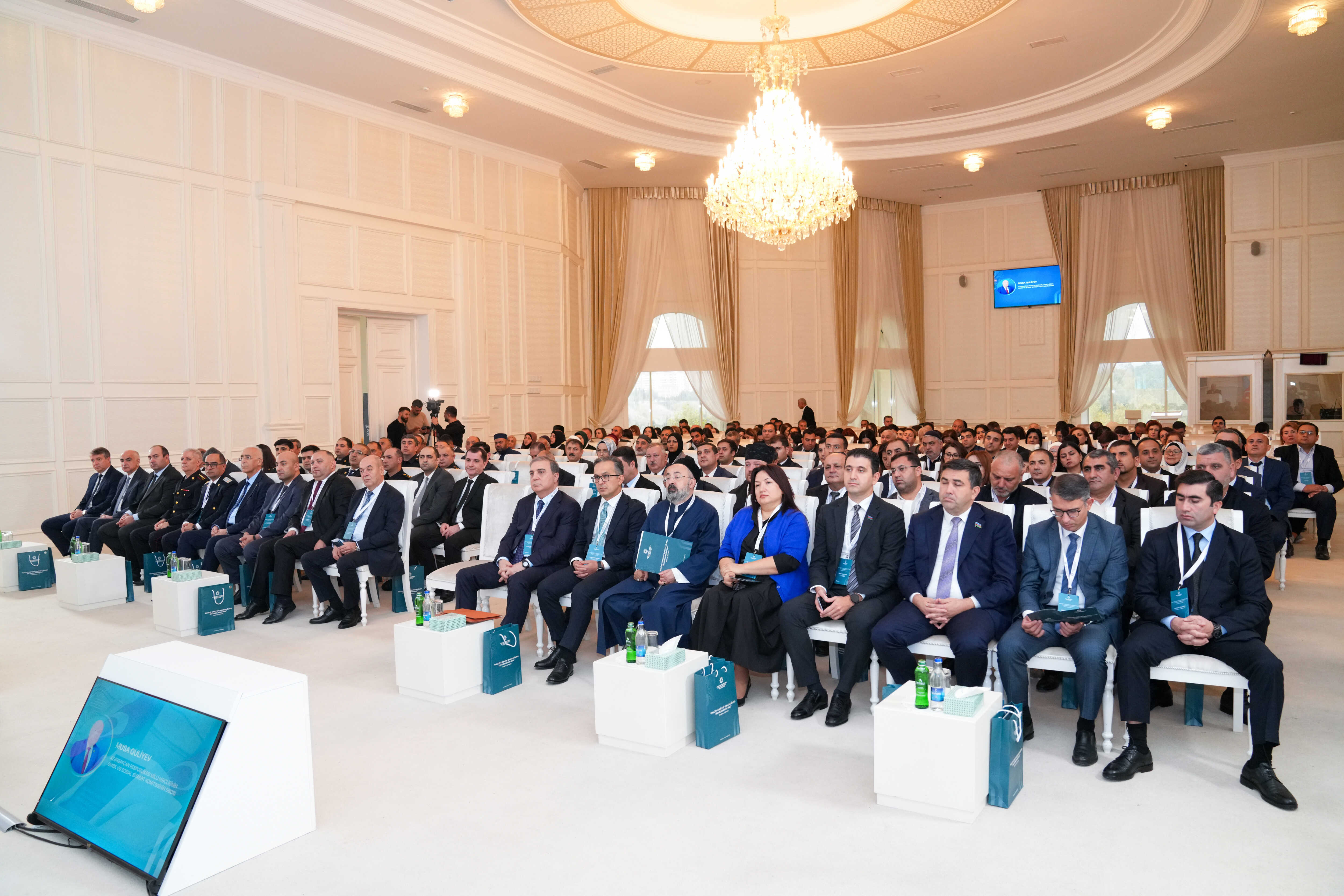 Gəncədə “İnklüziv cəmiyyət quruculuğunda din xadimlərinin rolu” mövzusunda regional konfrans keçirilir - Image 14