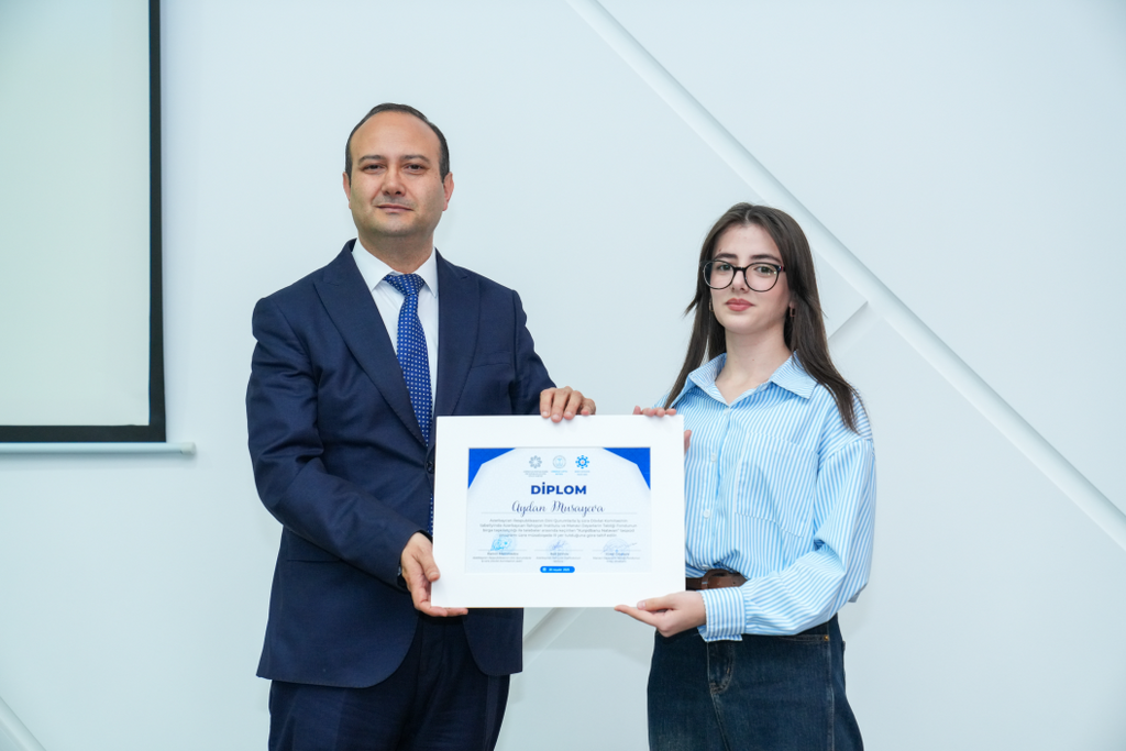 “Xurşidbanu Natəvan” təqaüd proqramı üzrə müsabiqə qaliblərinin mükafatlandırılma mərasimi keçirilib - Image 11