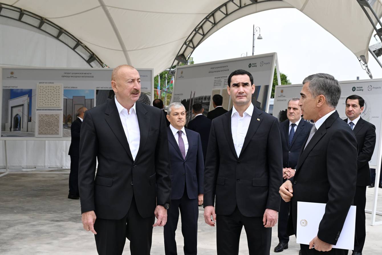 Azərbaycan və Türkmənistan prezidentləri Şuşa məscidində tikinti işlərinin gedişi ilə tanış olublar - Image 5