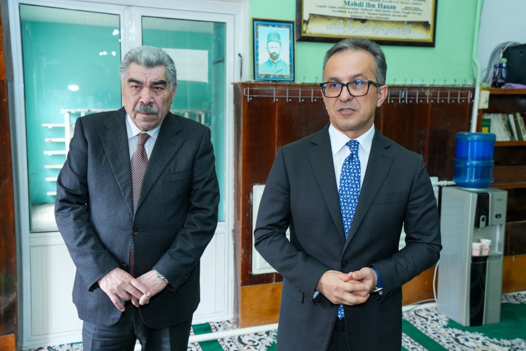 Dövlət Komitəsinin sədri Salyan şəhərində yerləşən məscidlərin fəaliyyəti ilə tanış olub - Image 2