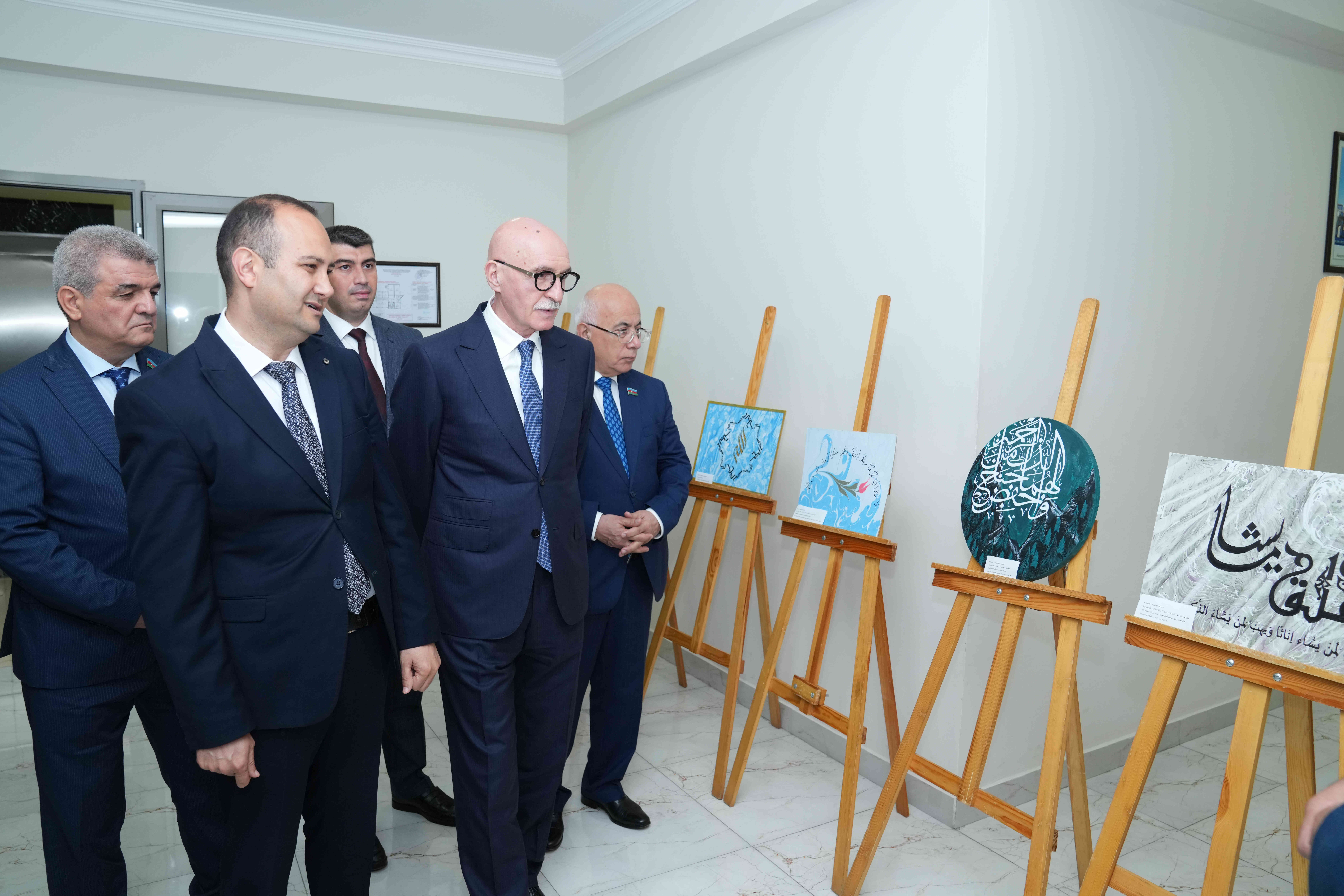 Azərbaycan İlahiyyat İnstitutunda “Ailə dəyərlərimizə gənclərin baxışı” mövzusunda açıq dərs formatında tədbir keçirilib - Image 3